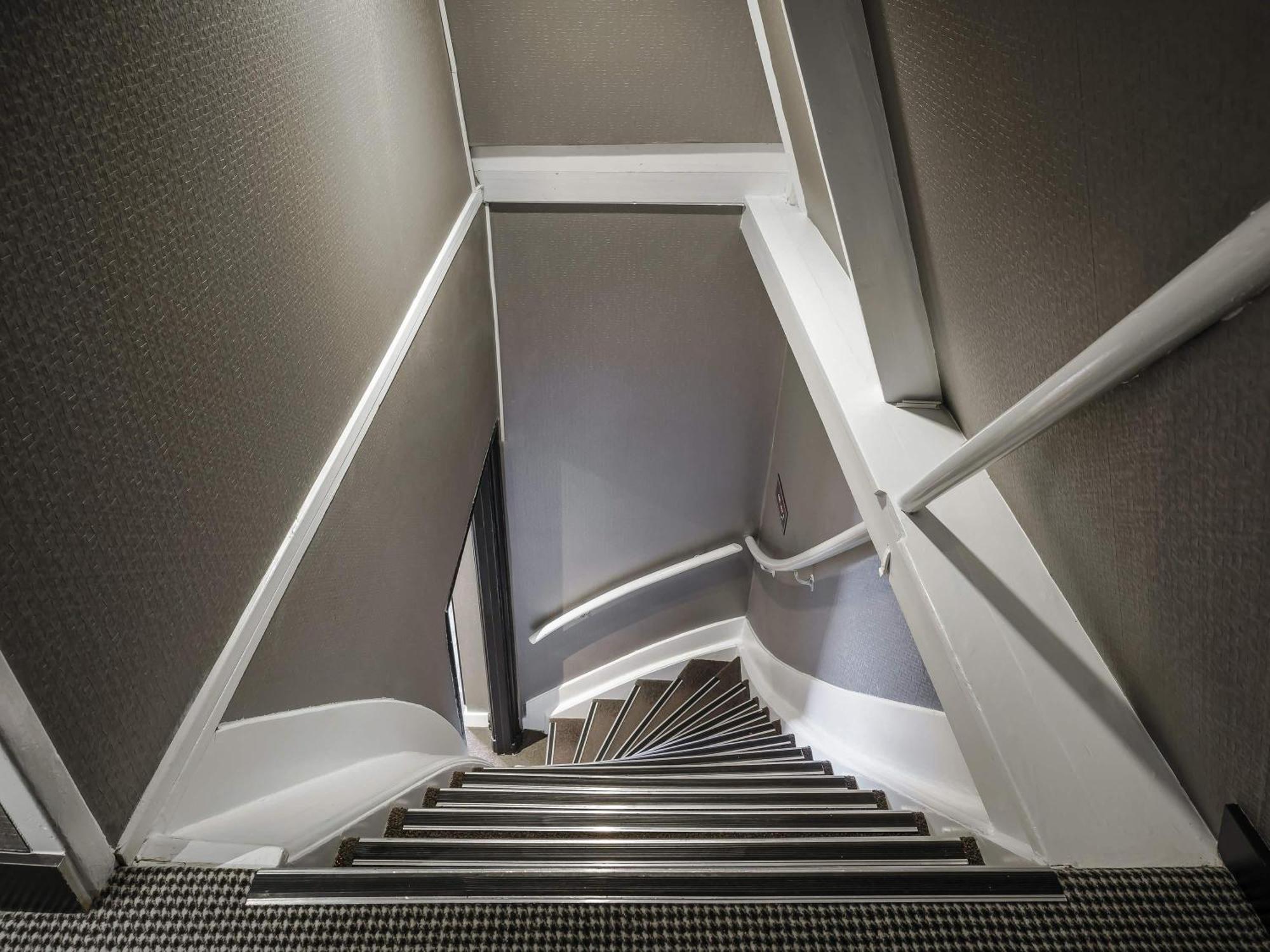 Attic Room Twin Beds Limited Lift Access