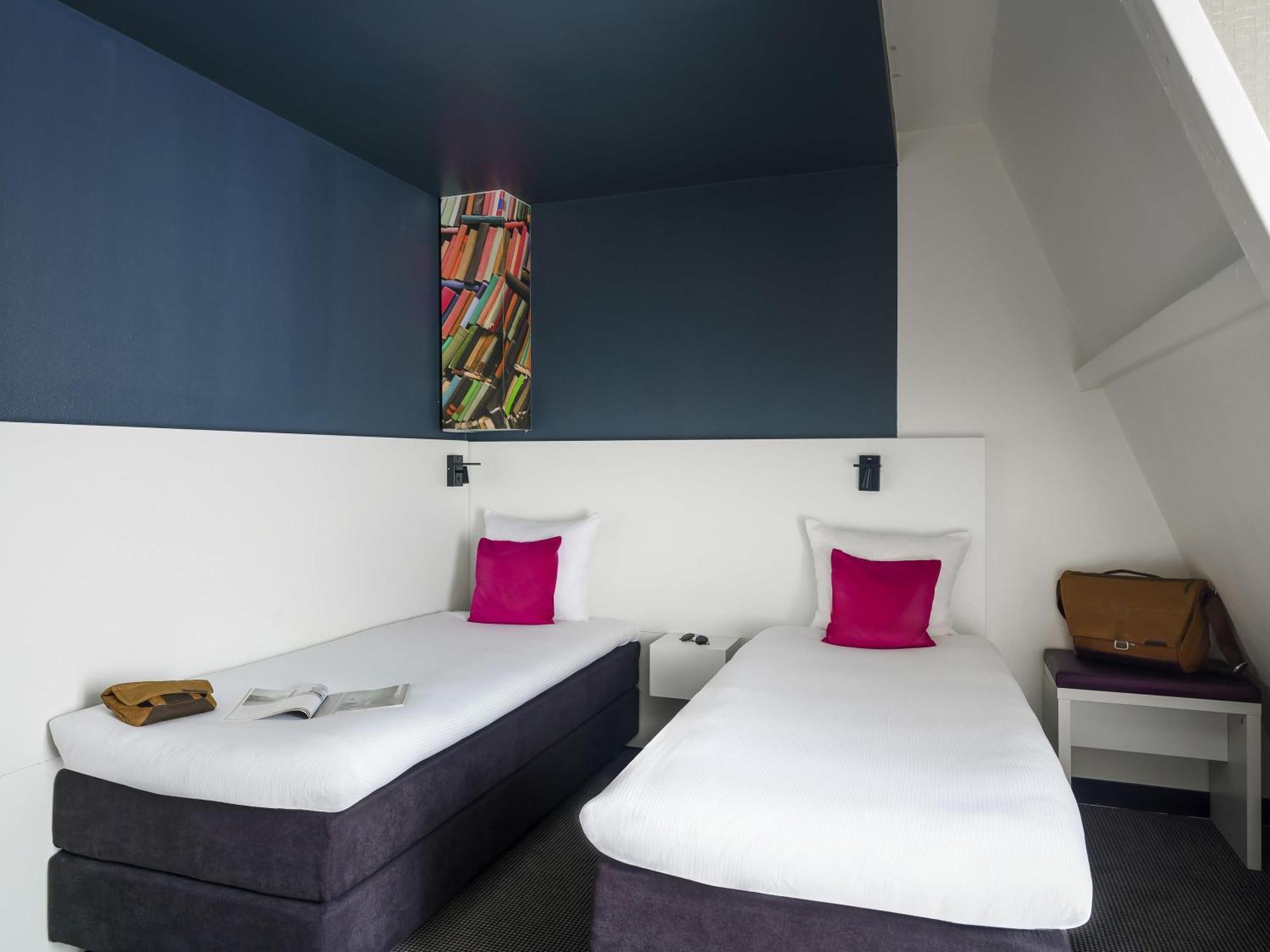 Attic Room Twin Beds Limited Lift Access