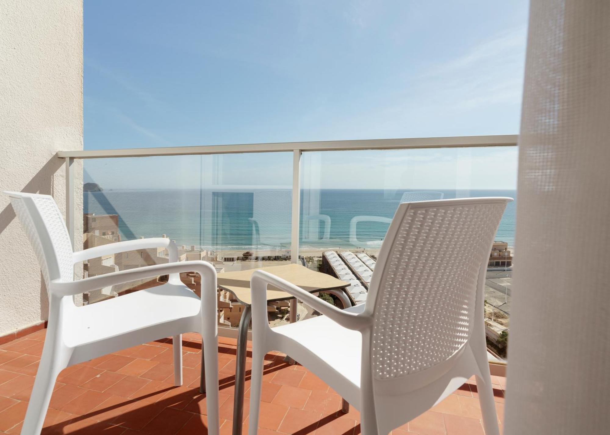 Quarto Duplo Superior com Vista Mar Mediterrâneo Frontal
