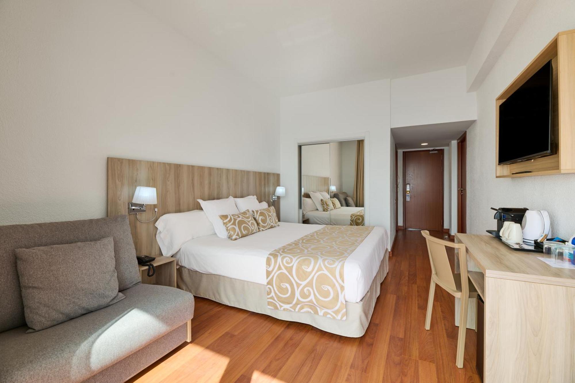 Quarto Duplo Superior com Vista Mar Frontal Menor
