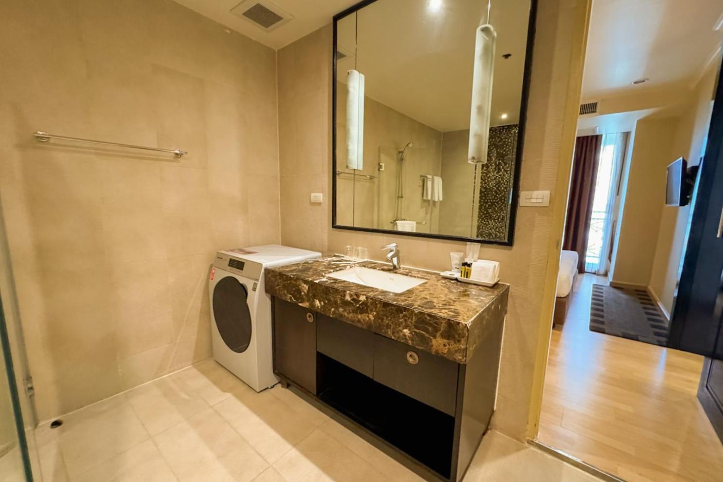 Admiral One-bedroom Plus