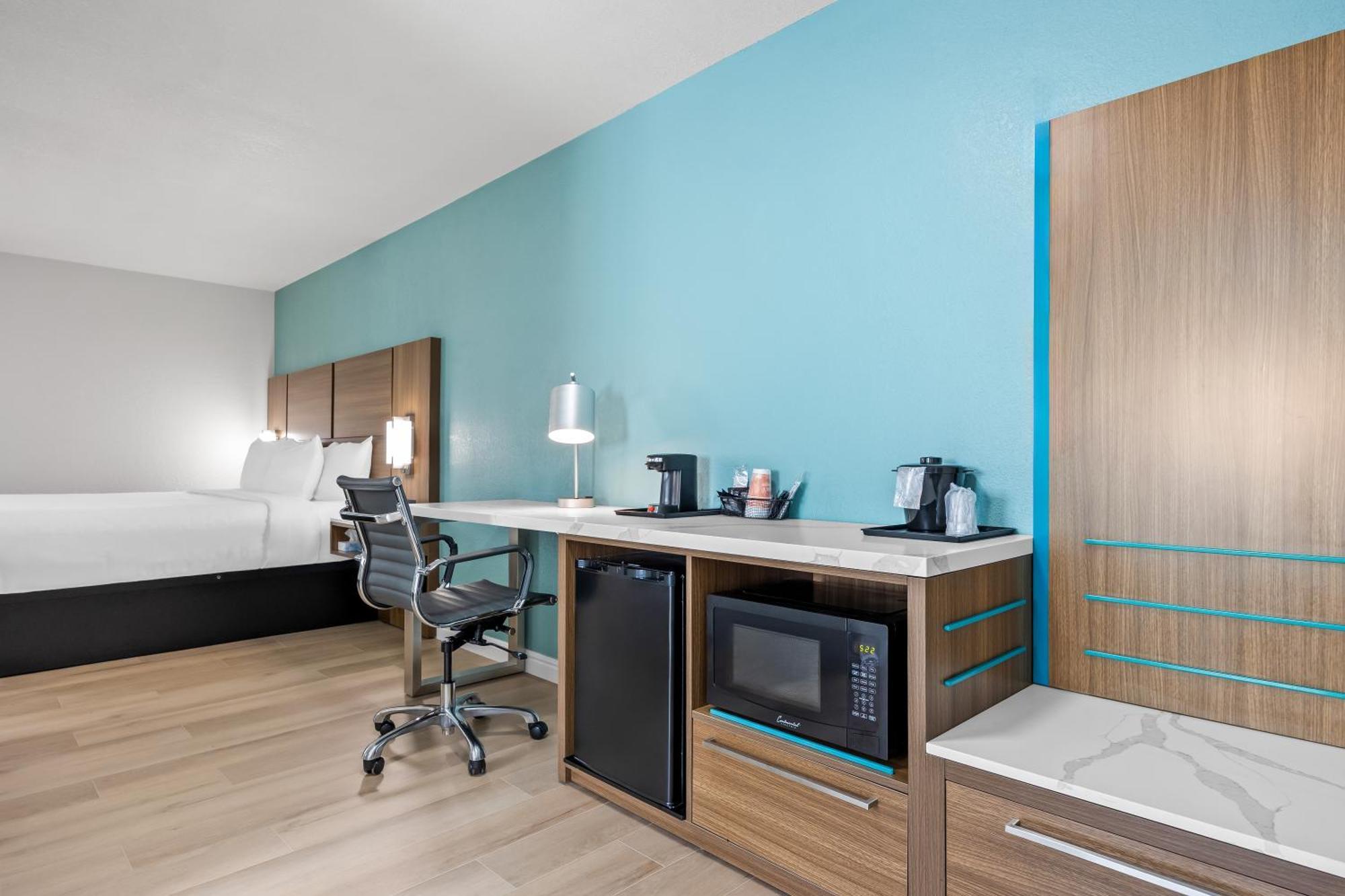 King Suite with Sofa bed - Non Smoking/Interior Corridor