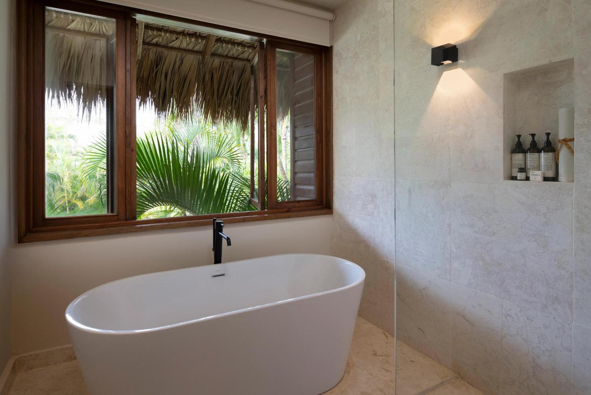 Suite King Júnior Romântica com Vista Jardim