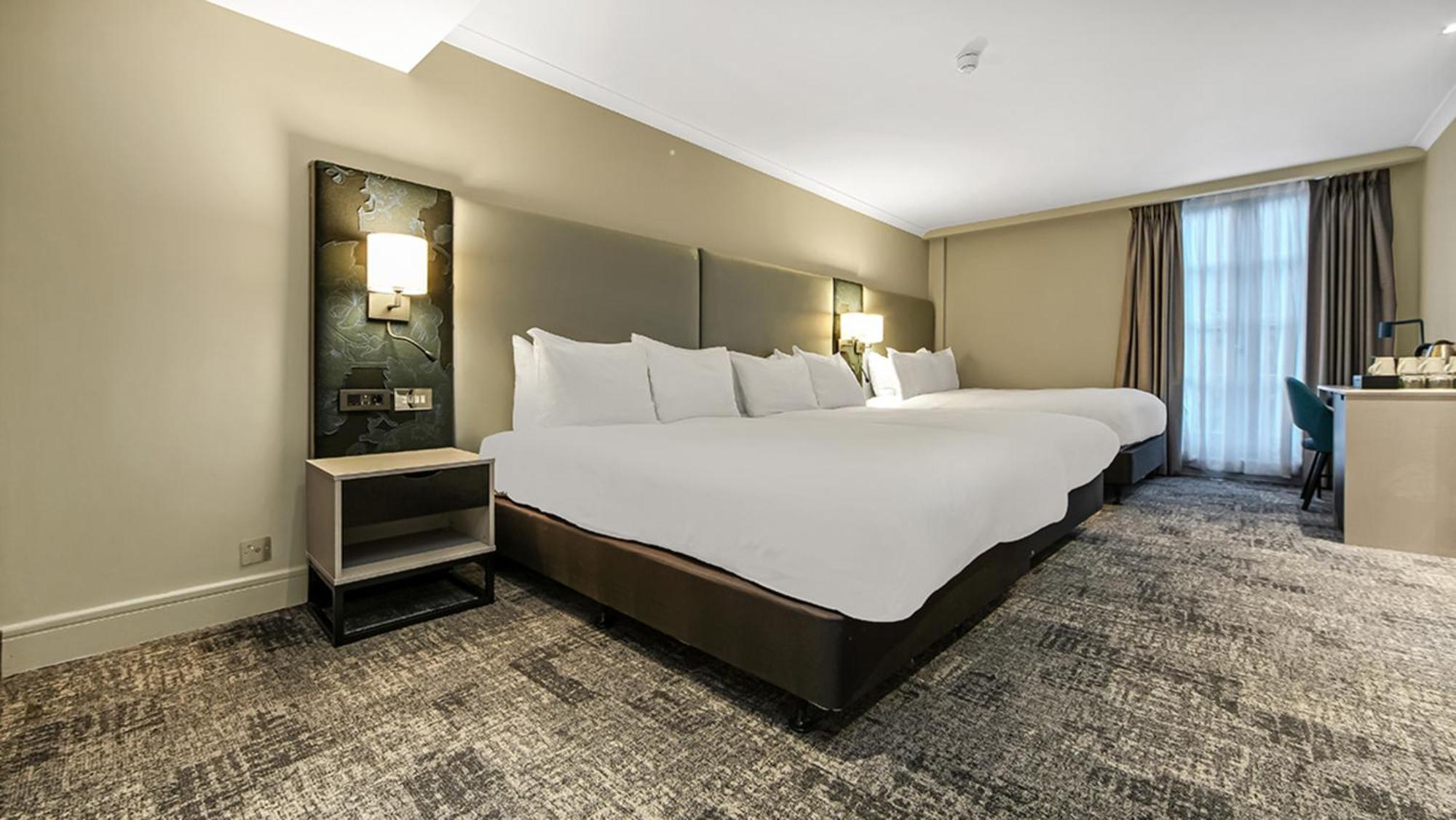 Deluxe Double Room Three Double Beds