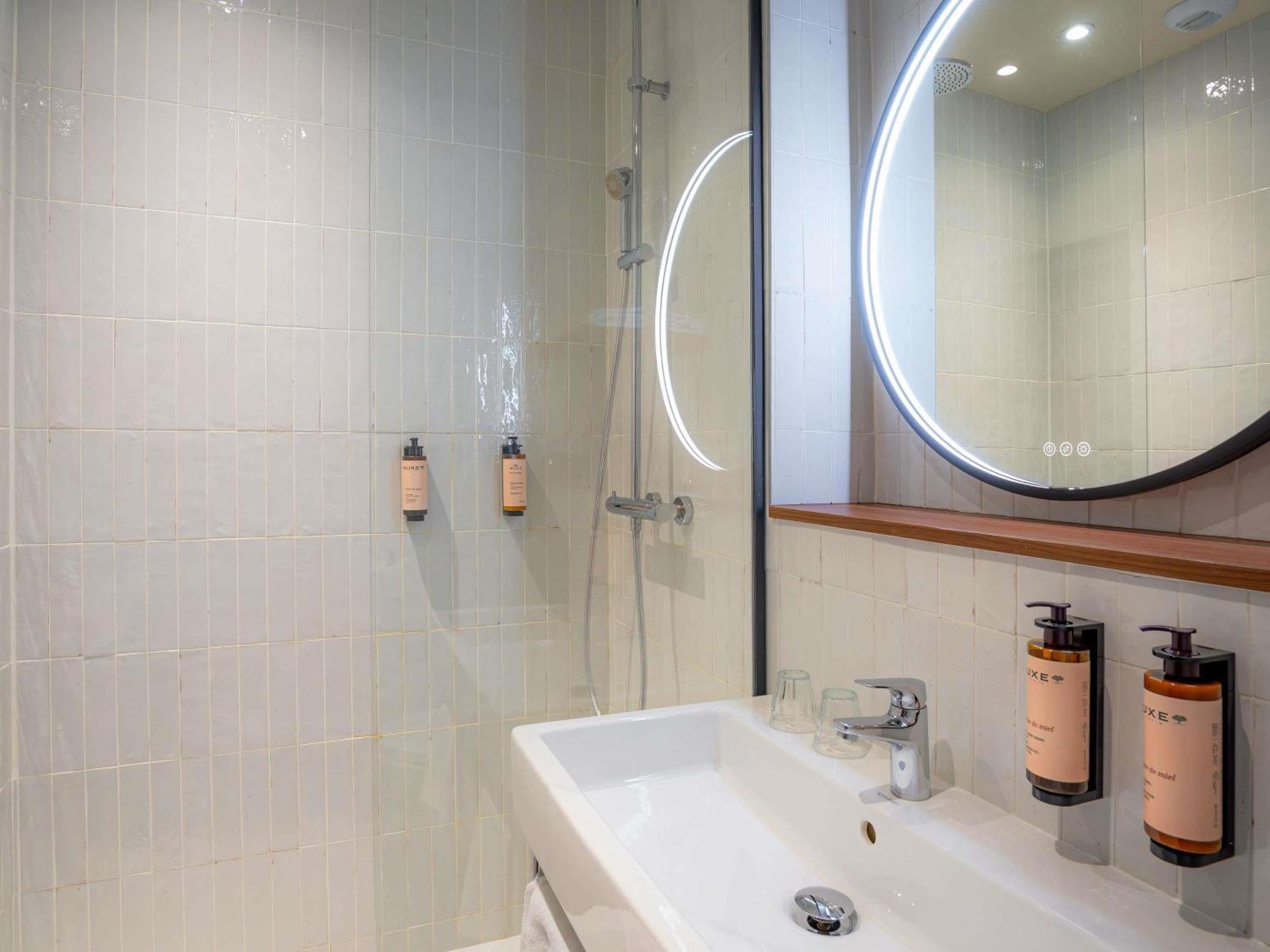 Privilege Kamer met Queensize Tweepersoonsbed en 1 Slaapbank voor 1 Persoon