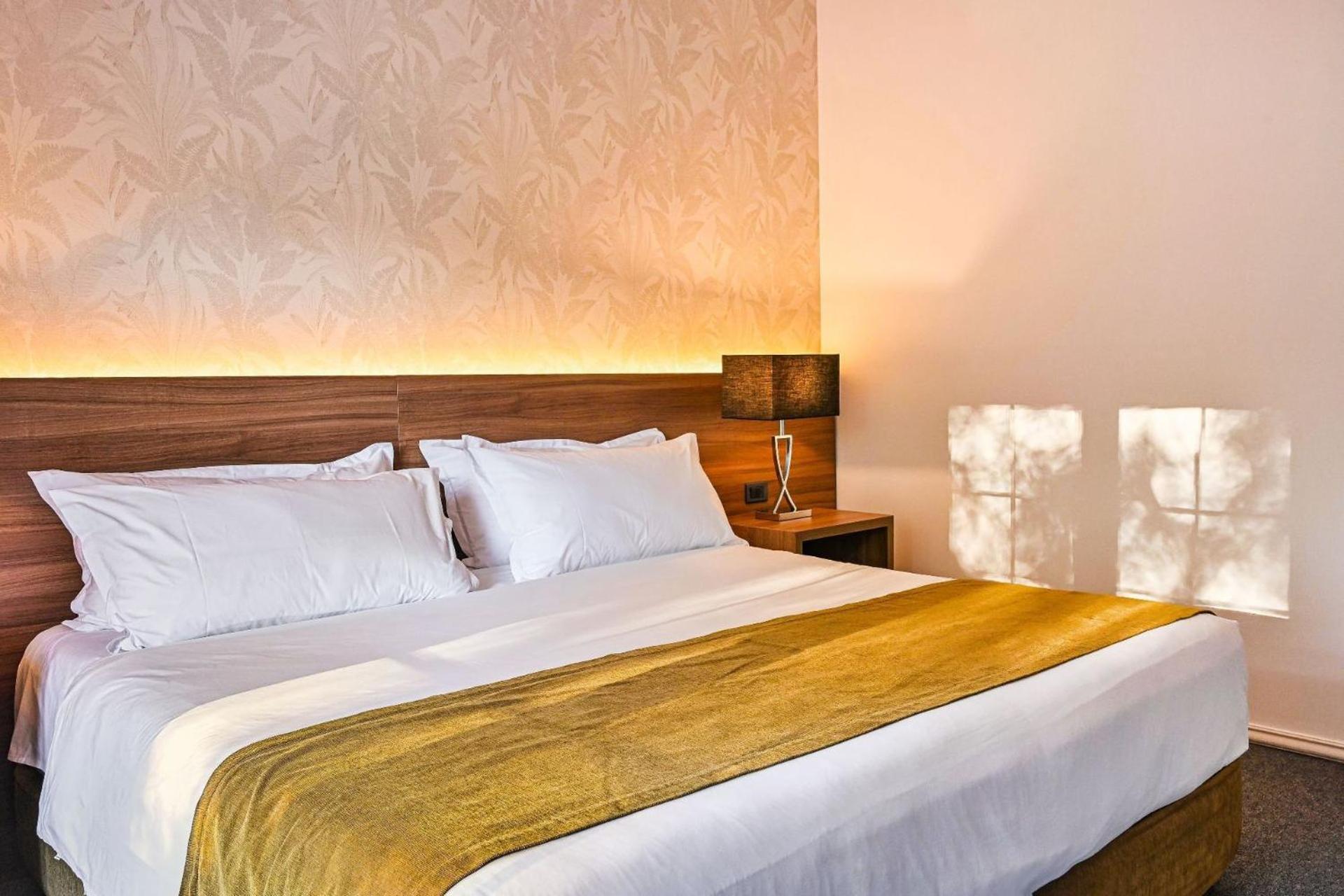 Quarto com 1 Cama de Casal ou 2 de Solteiro e Vista do Lago