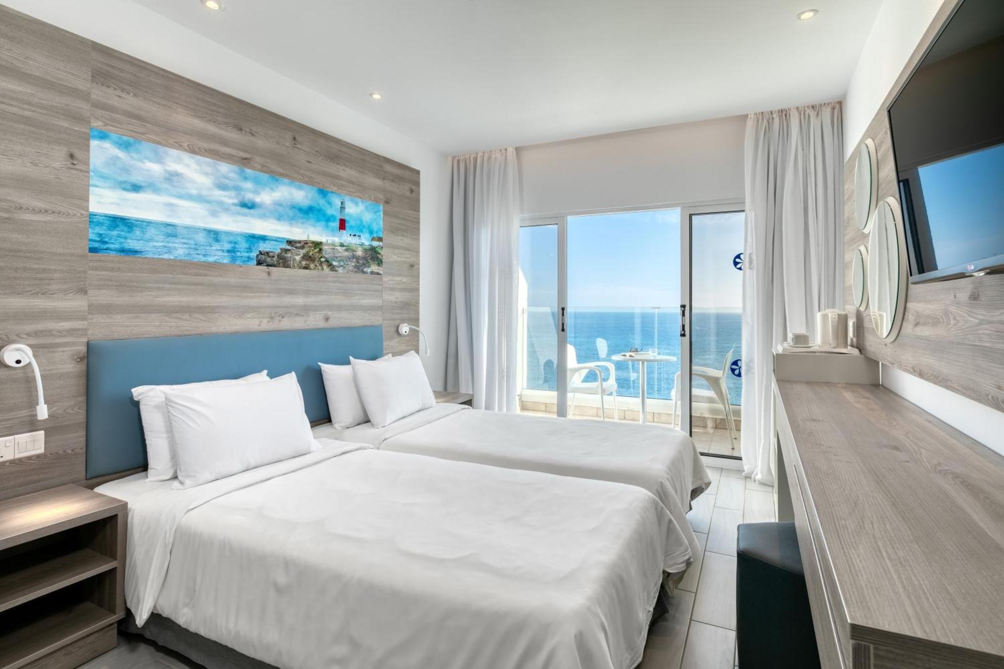 Twin or Double Room Sea View