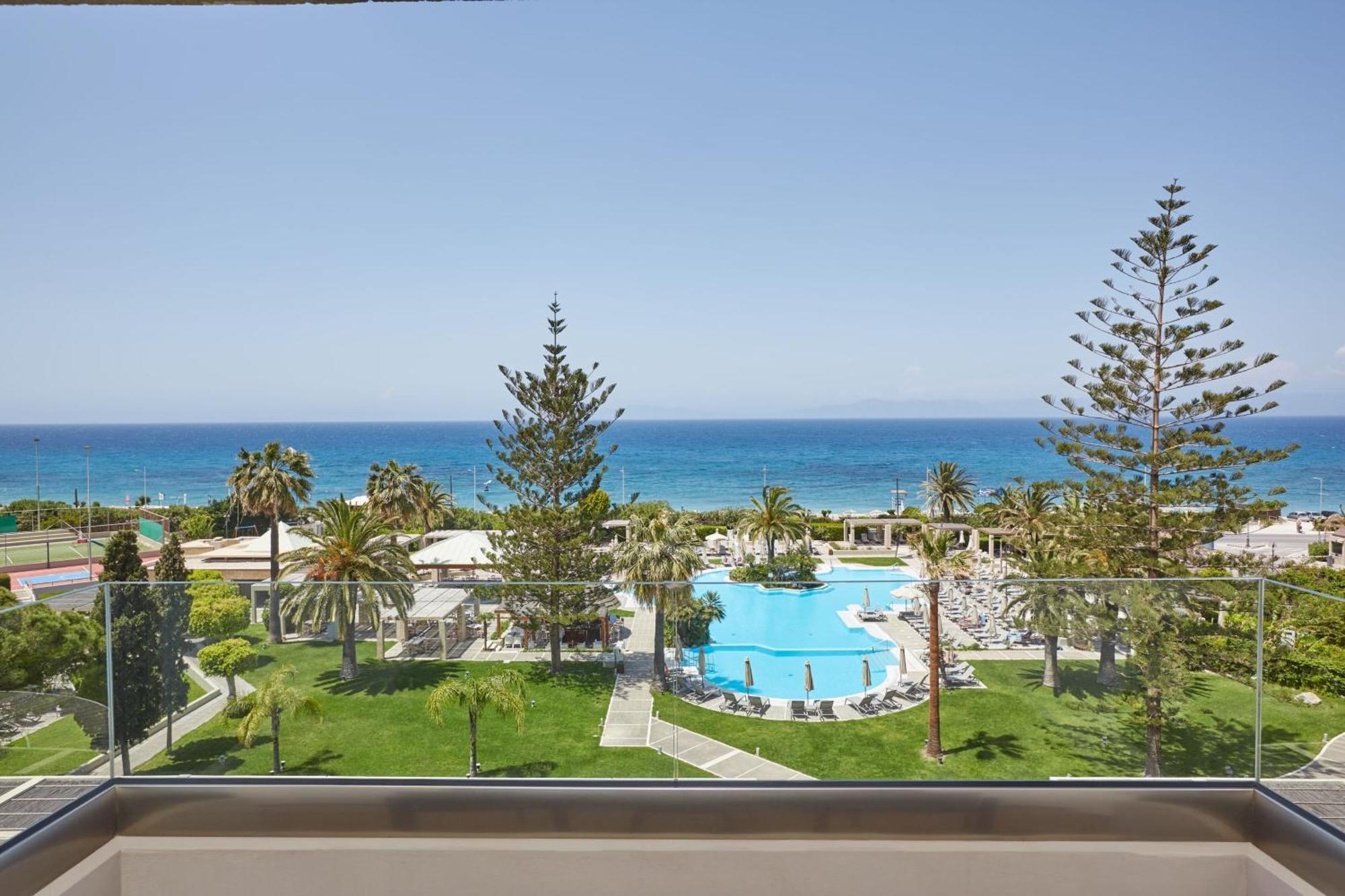 Premium Zimmer mit Kingsize-Bett, Balkon und Meerblick