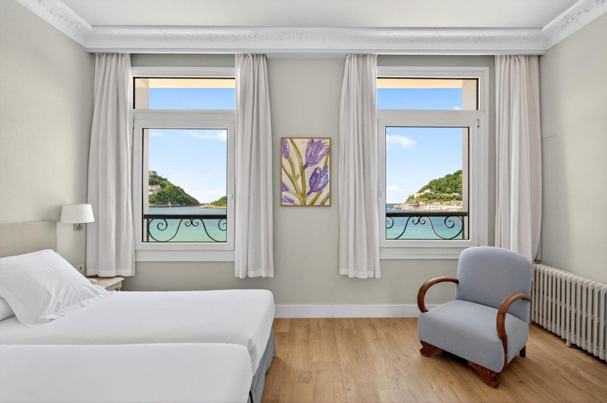 Double or Twin Room with Sea View