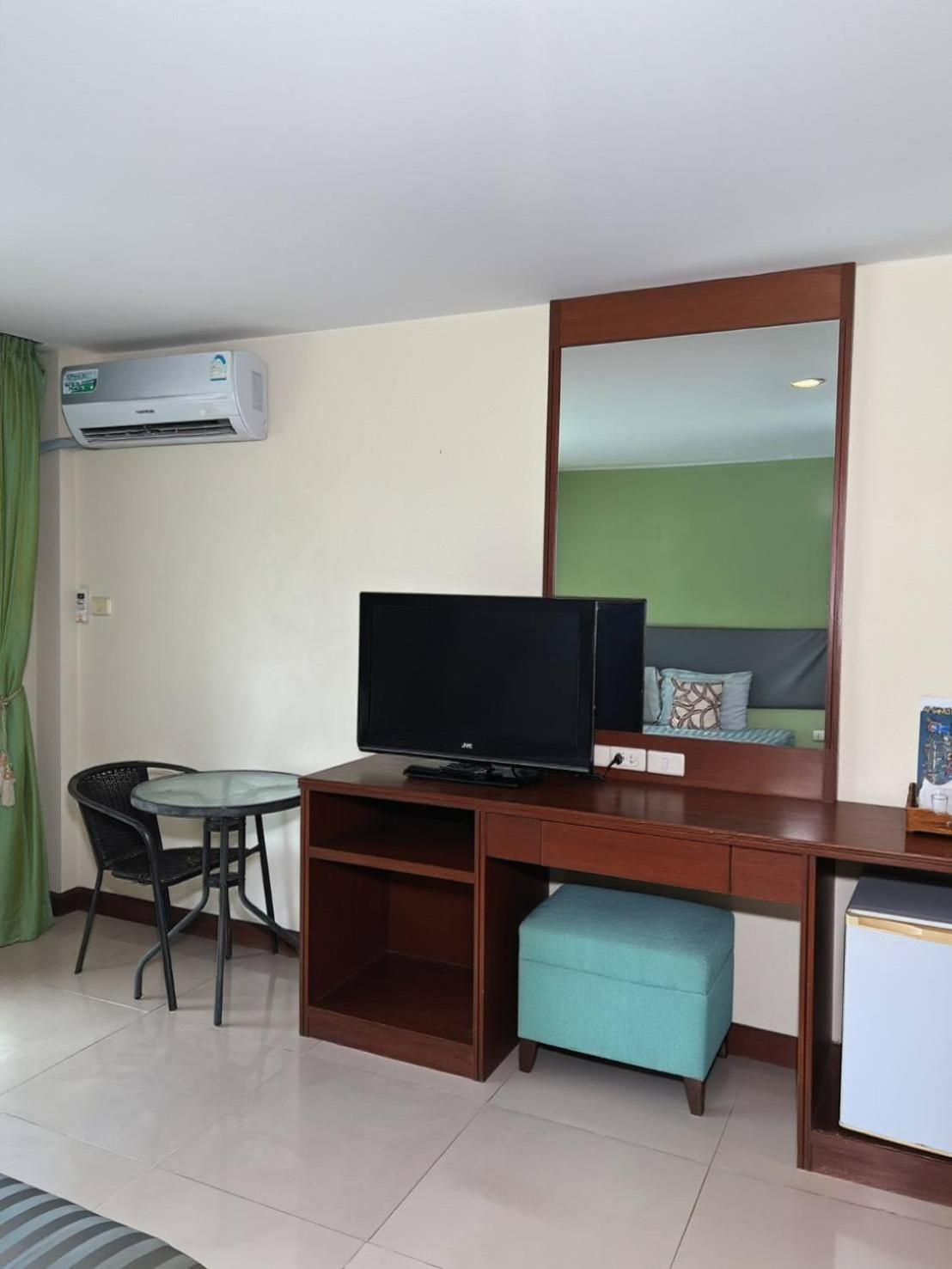 Deluxe Double Room Pool View