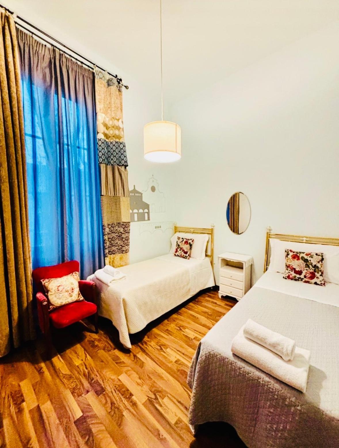 Due connecting rooms city view
