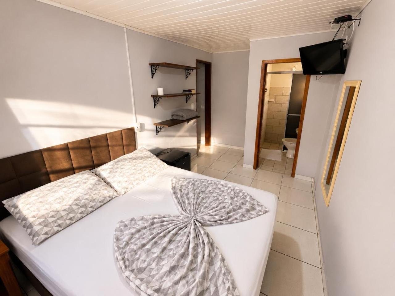 Quarto Duplo Económico com Ar Condicionado