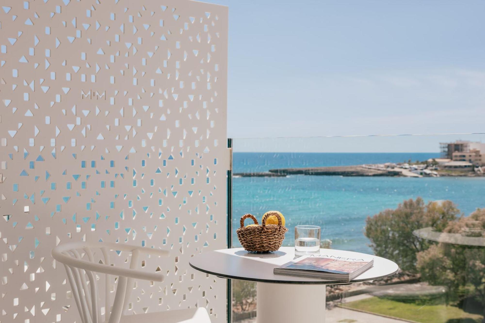 Habitación Superior con vistas parciales al mar