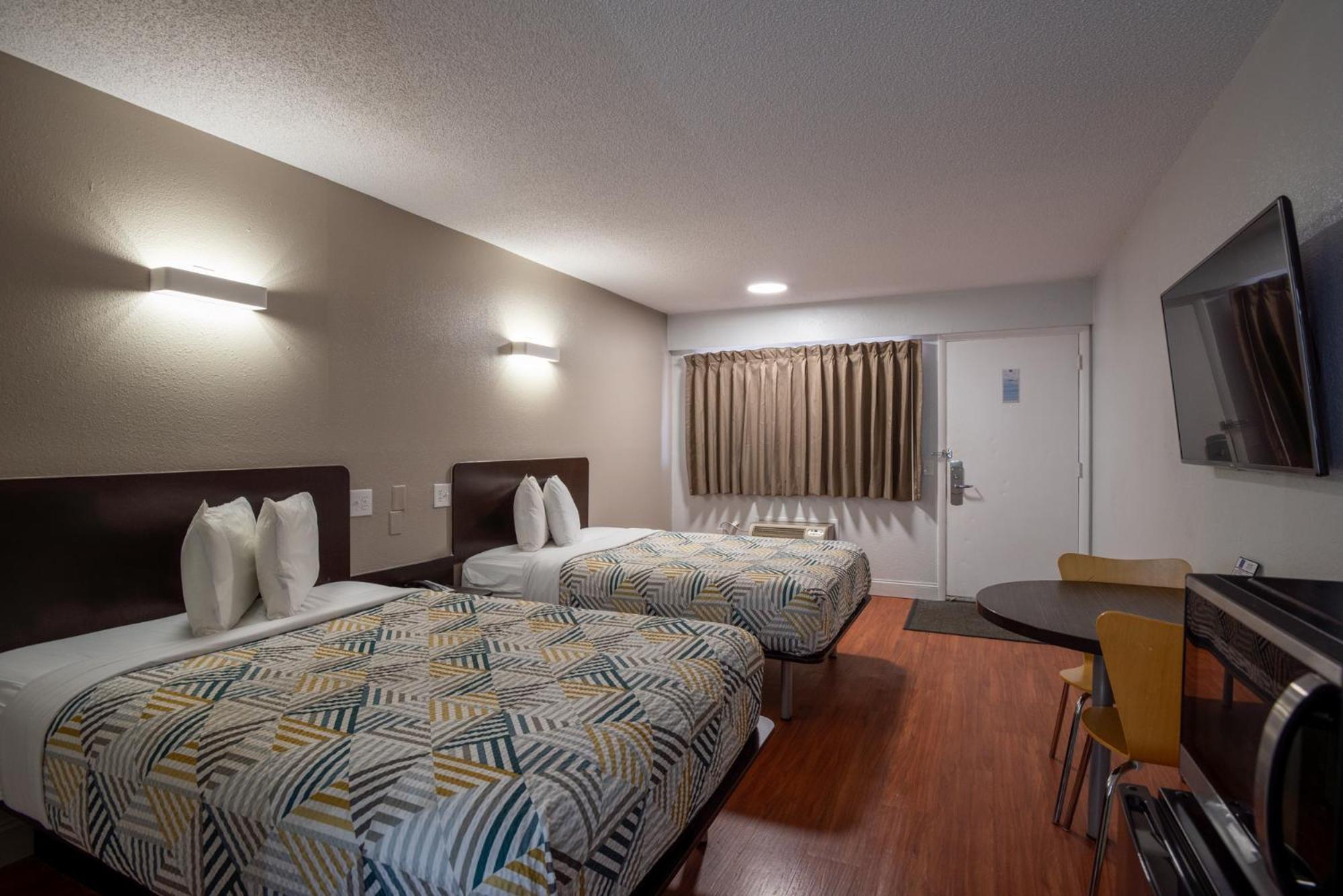 Deluxe Quadruple Room Non-Smoking
