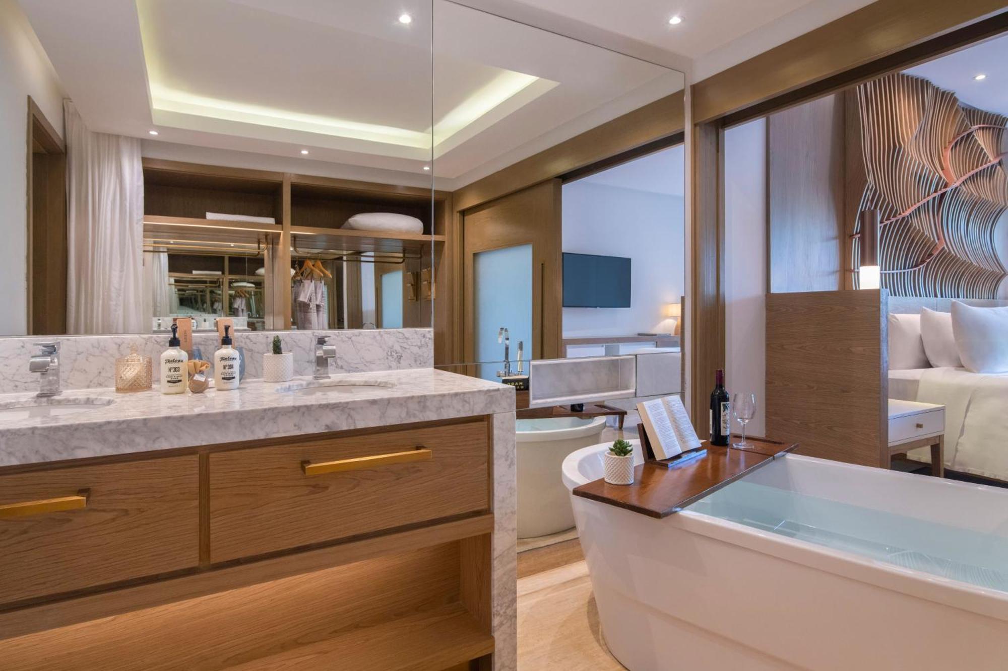 Suite Principale Familiale 2 Chambres Concierge avec Accès Direct à la Piscine