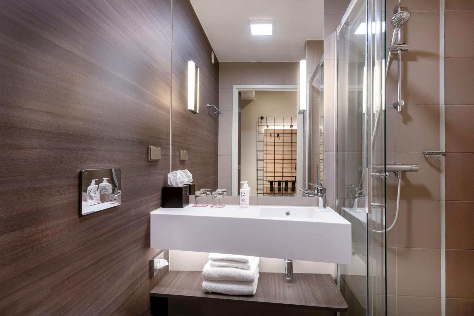 Sleeper Plus Queen Room City View