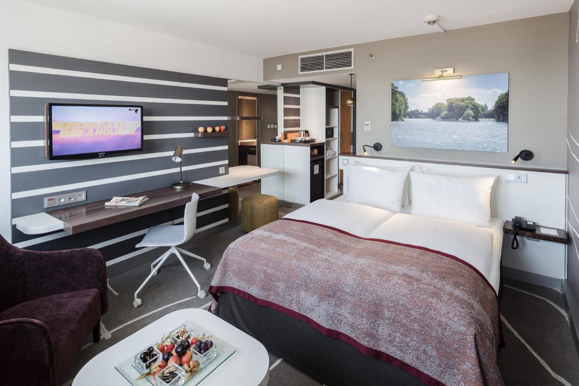 Premium Queen Room City View