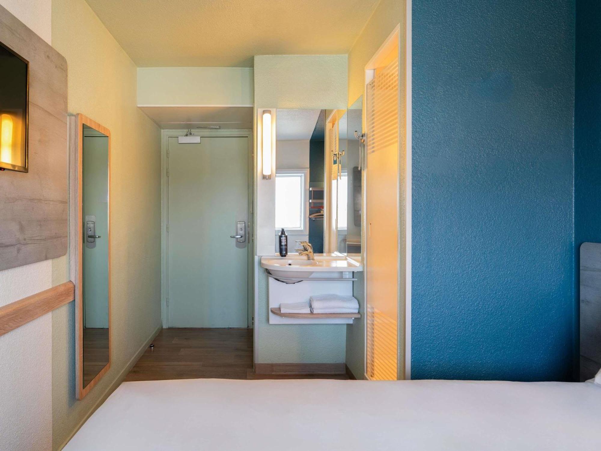 Double Room Single Bed