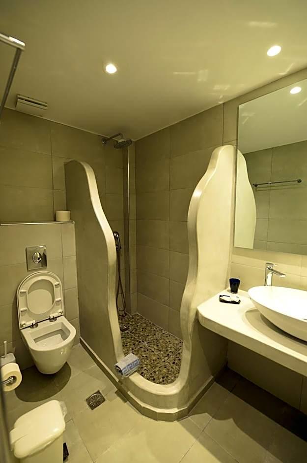 One-Bedroom Apartment Pool Sea View