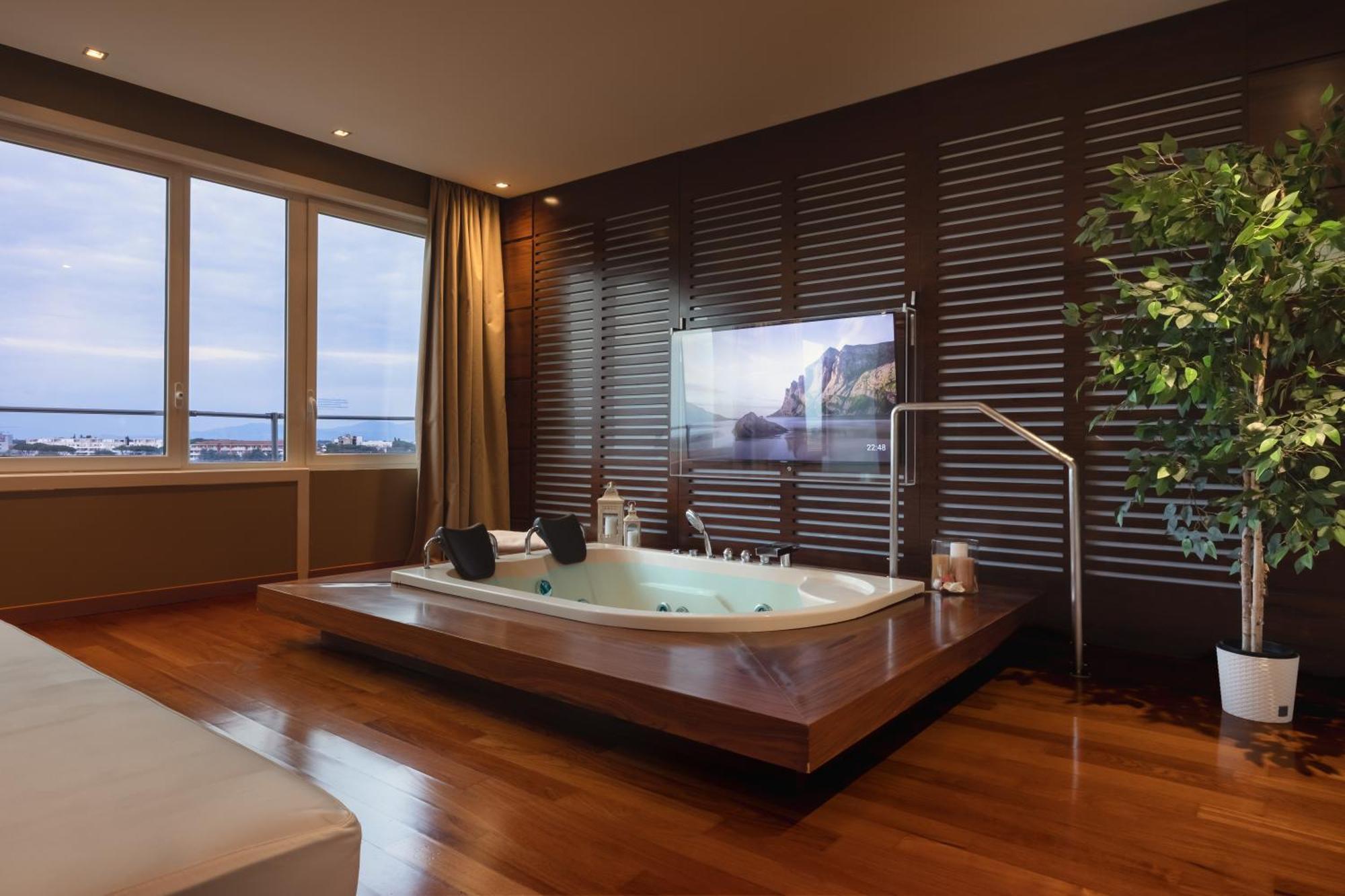 King Suite Spa Bath