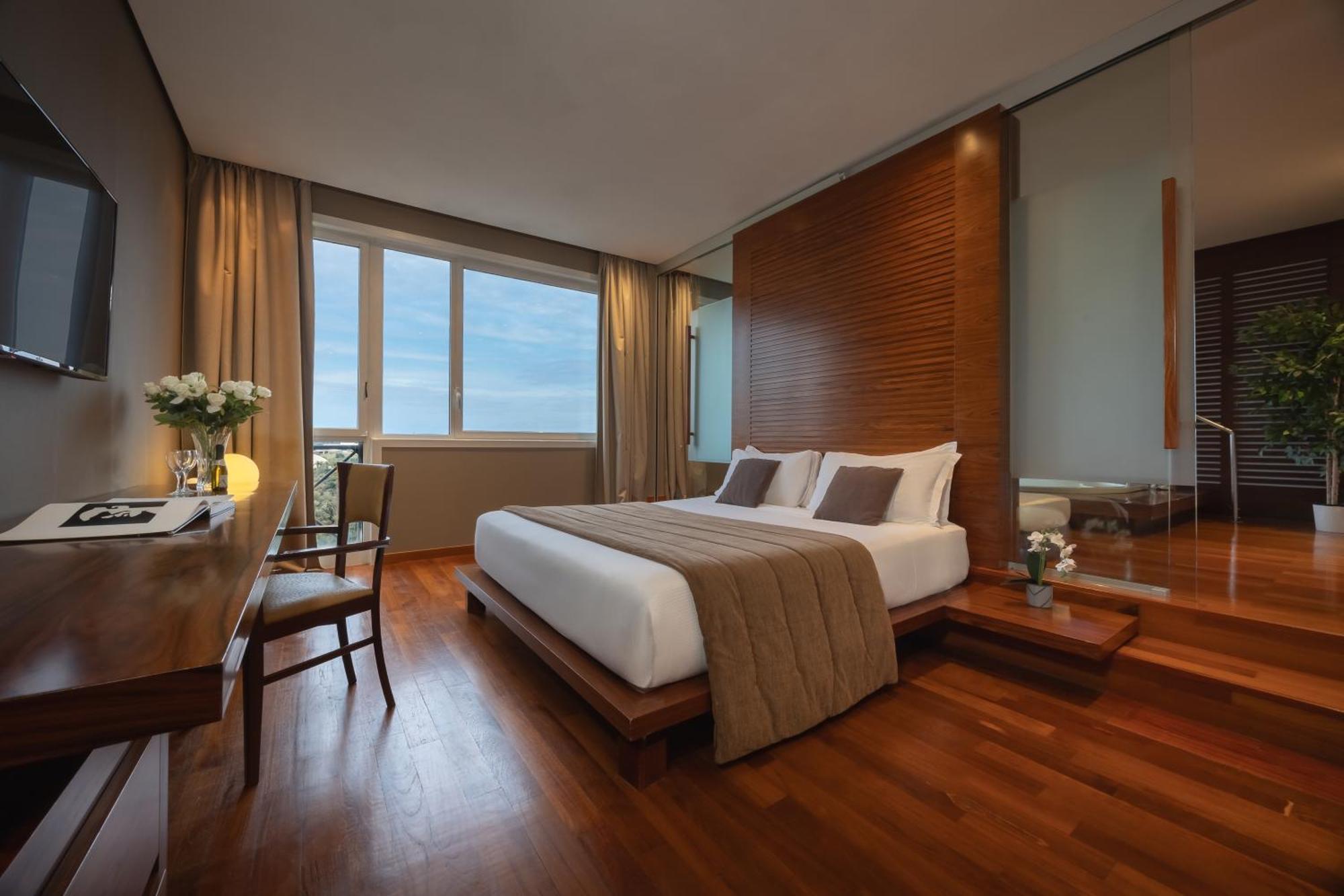 King Suite Spa Bath