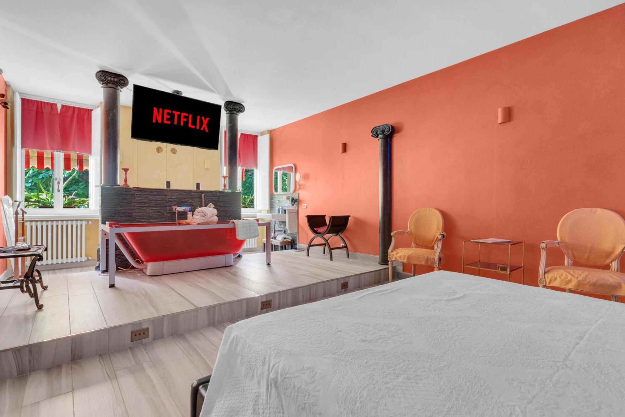Luxury Suite Spa Bath