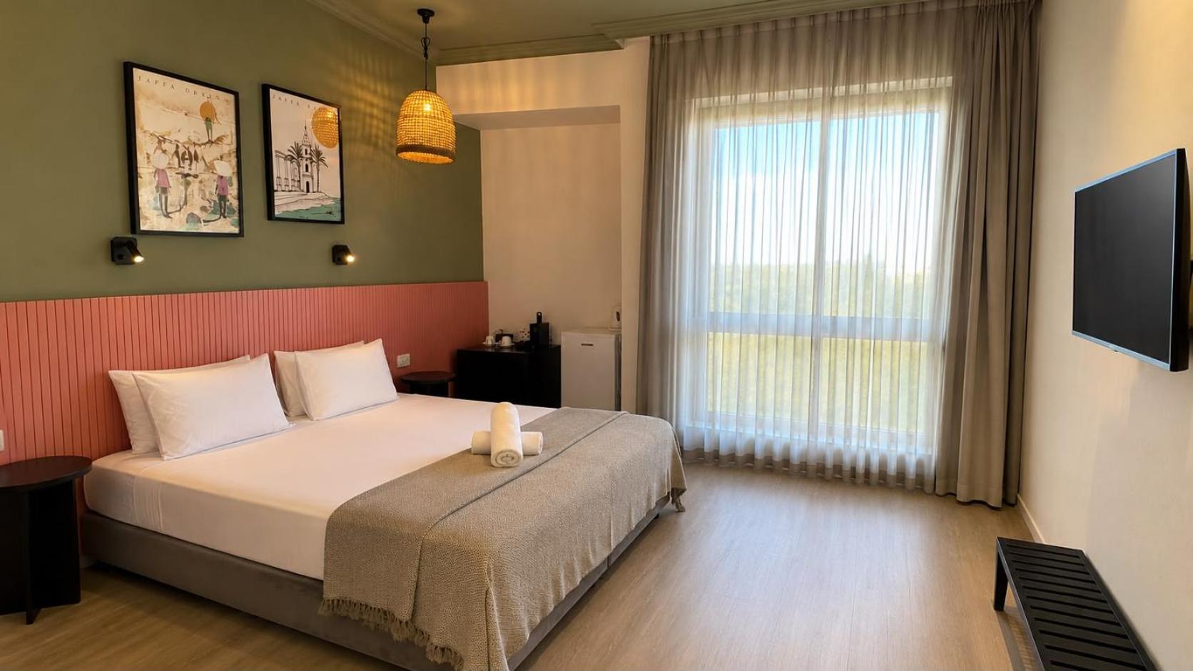 Standard Queen Room