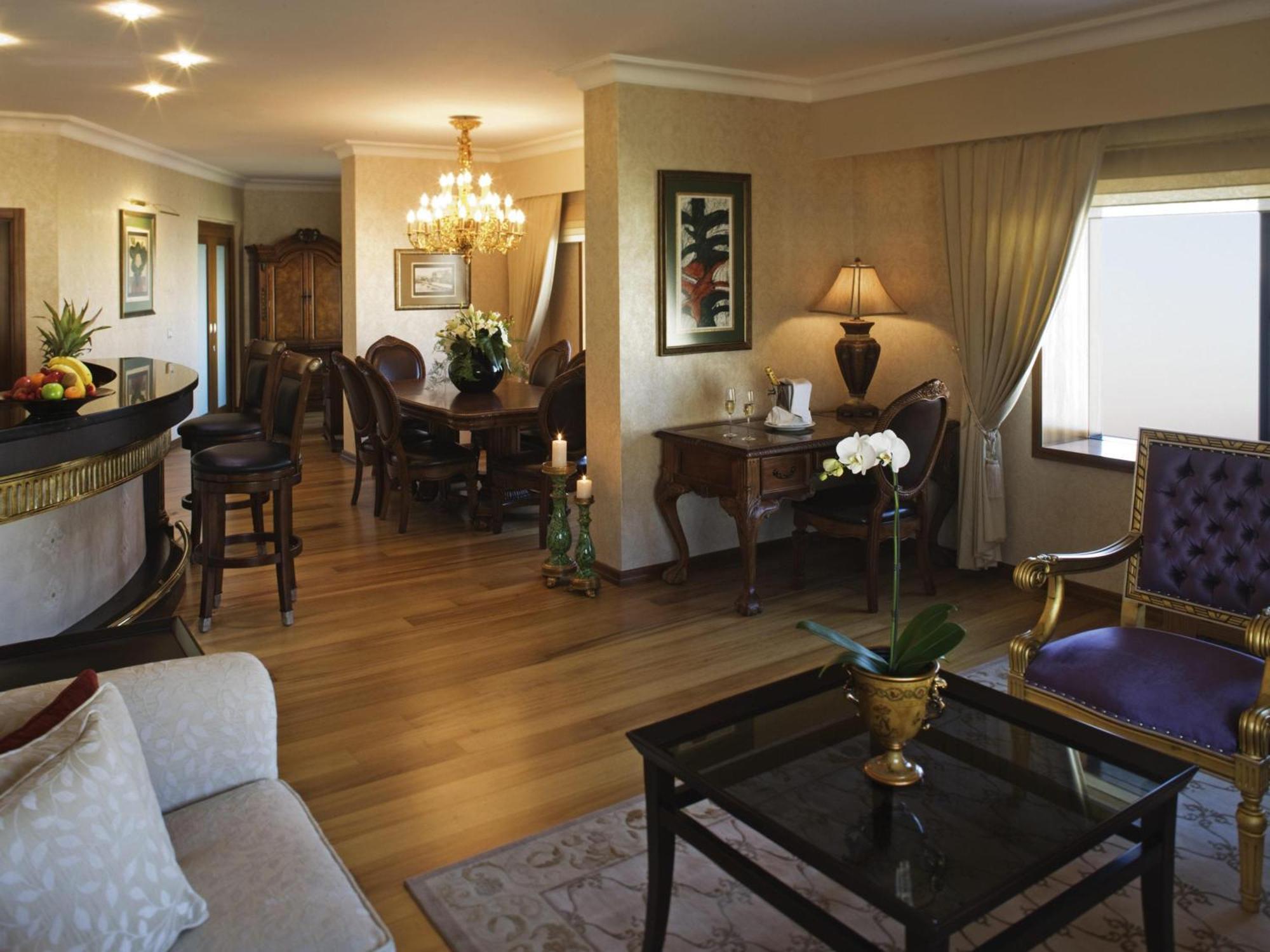 Superior King Room View