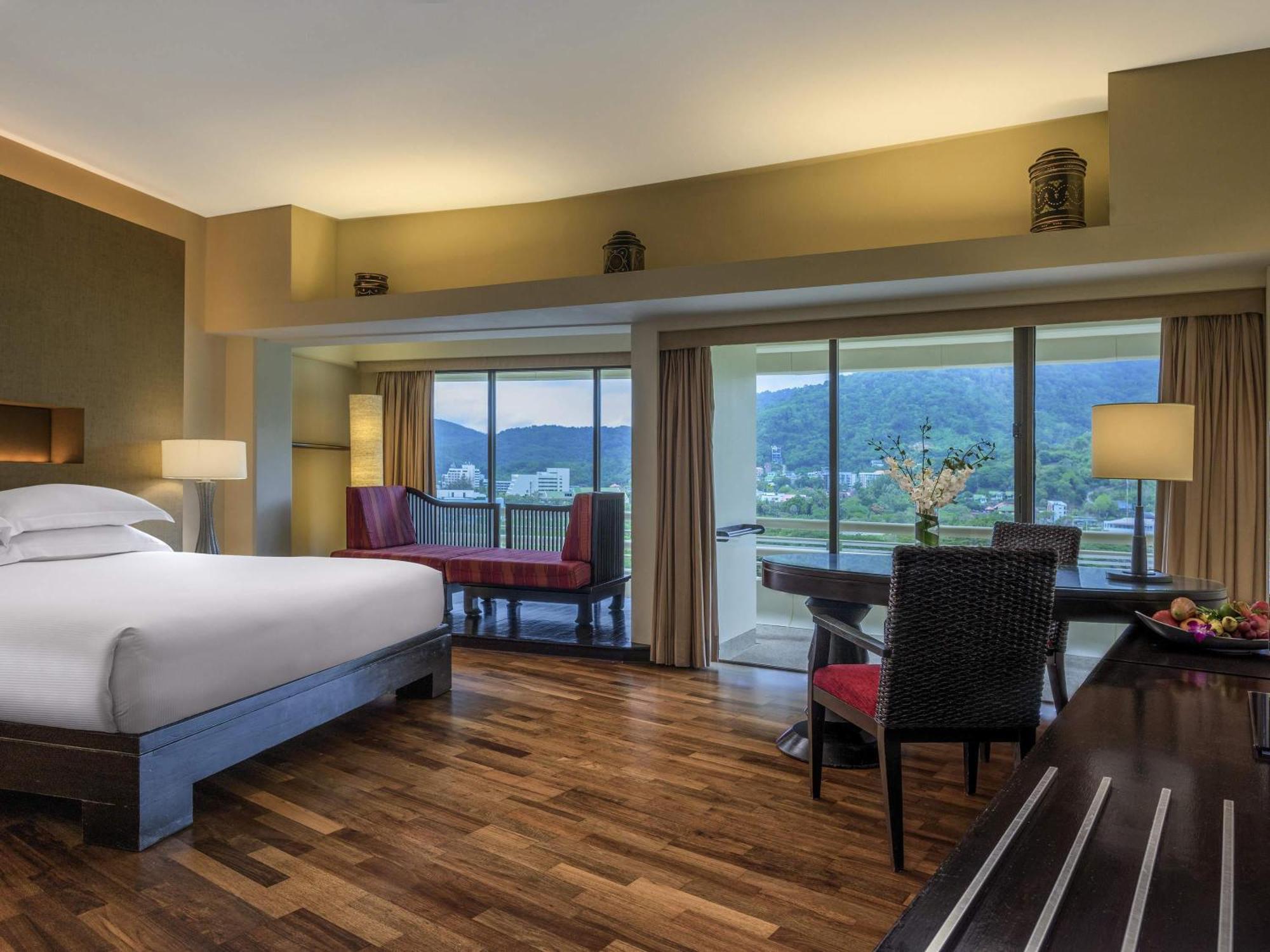 Junior King Suite Garden View