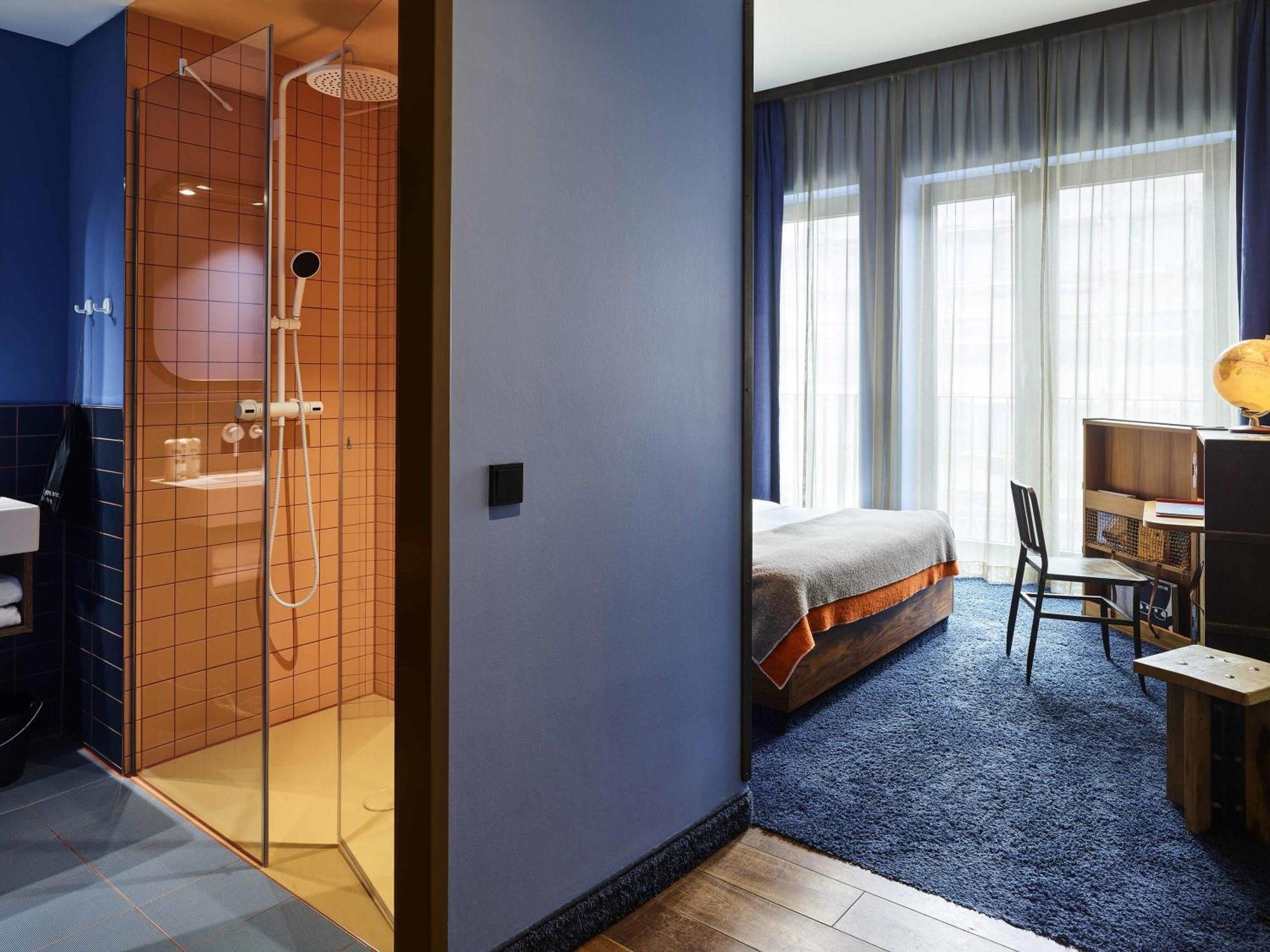Medium Room