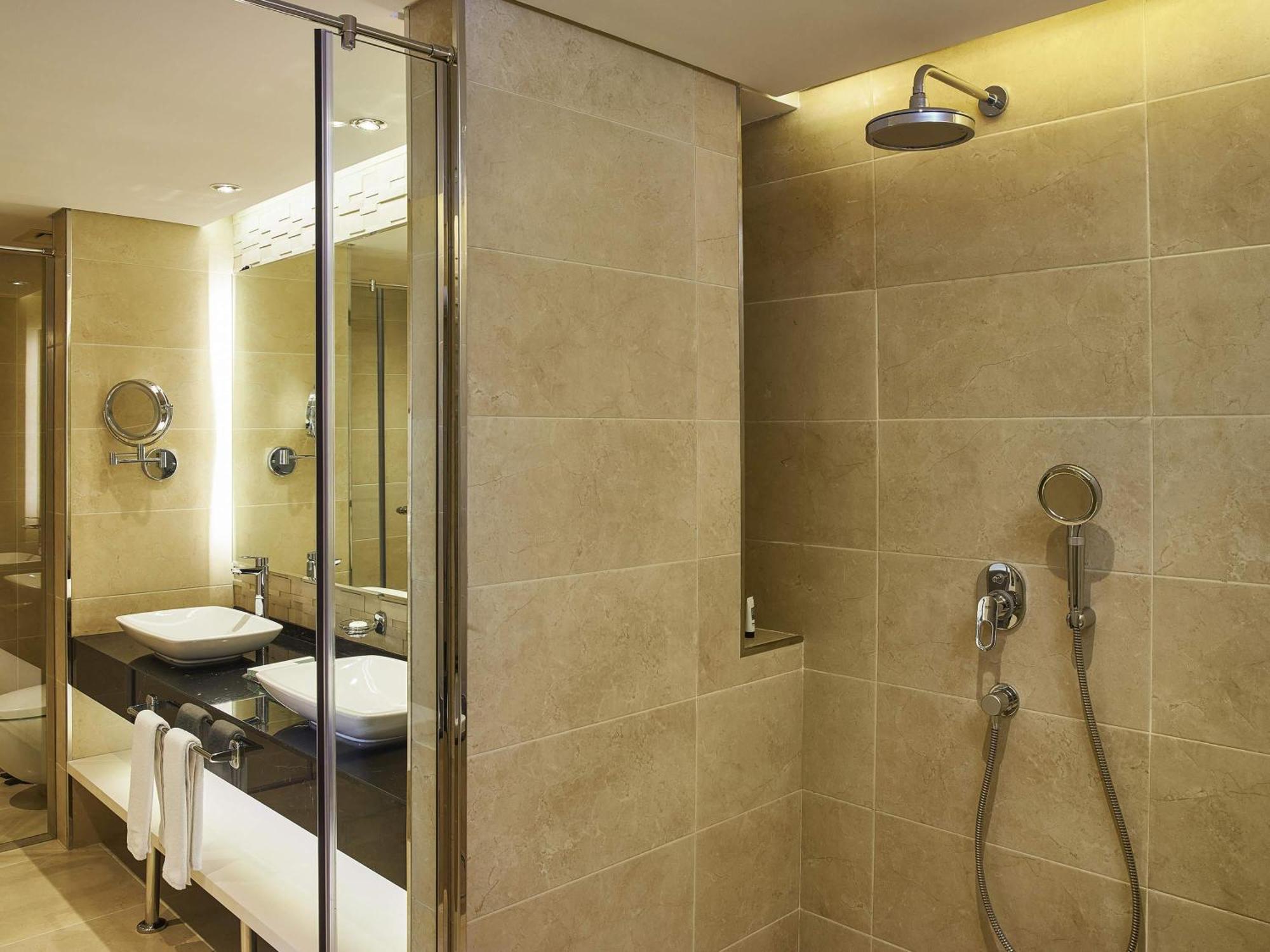 Prestige Two-Bedroom Suite City View Shuttle Beach Transfer Next to Metro Station