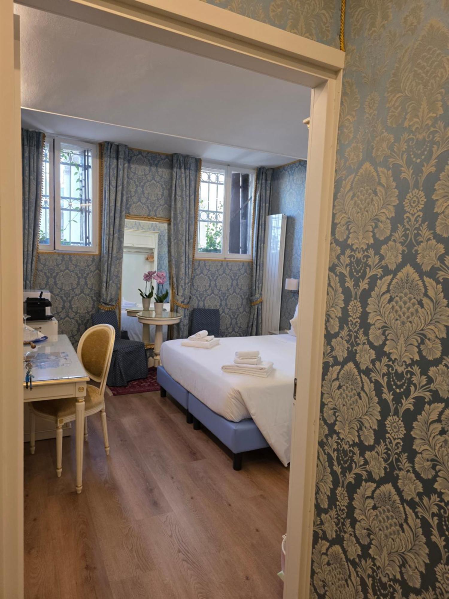 Deluxe Suite "Carlo Goldoni" Campo Santo Stefano View