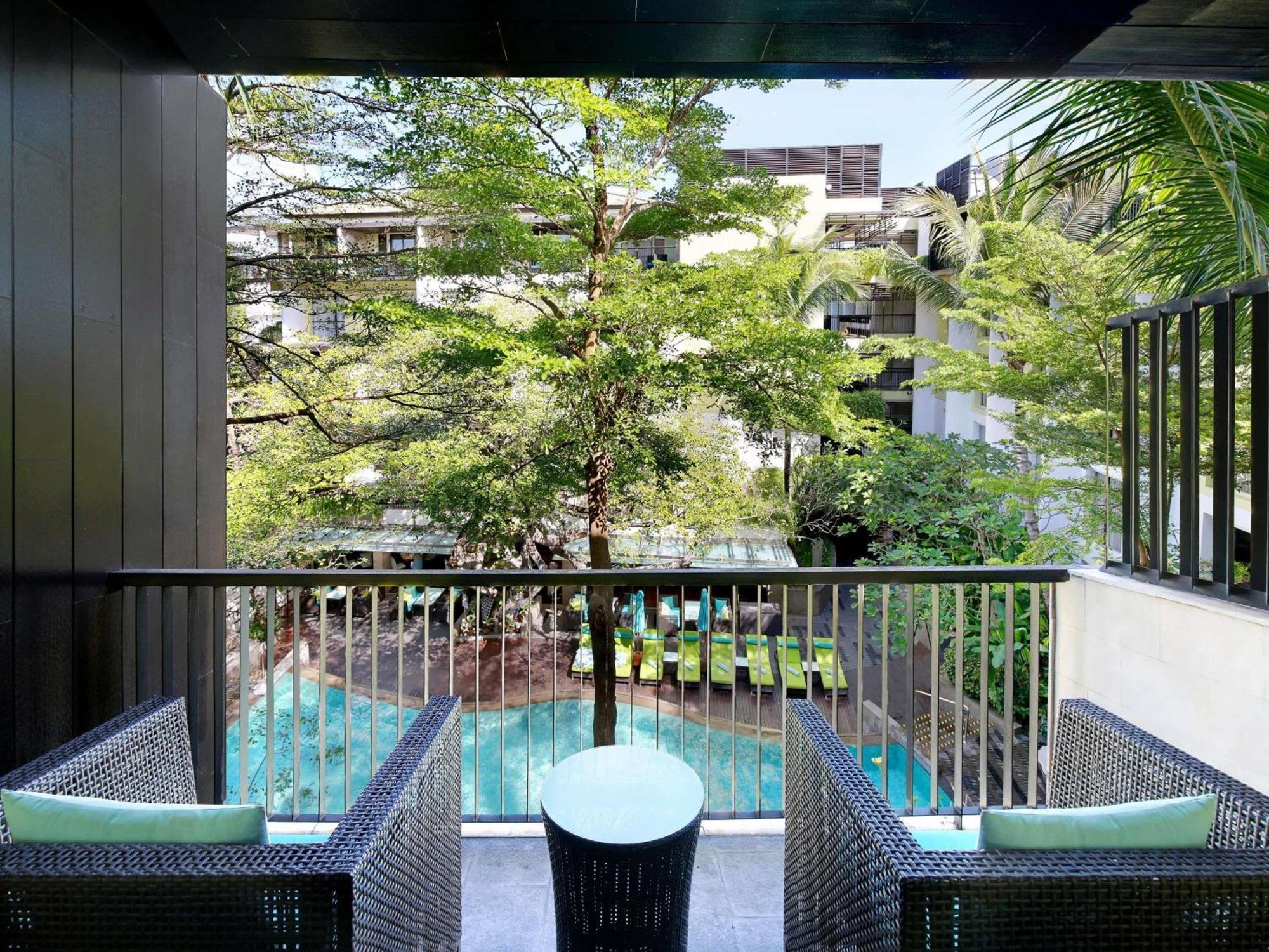 Deluxe Twin Room Balcony Pool View