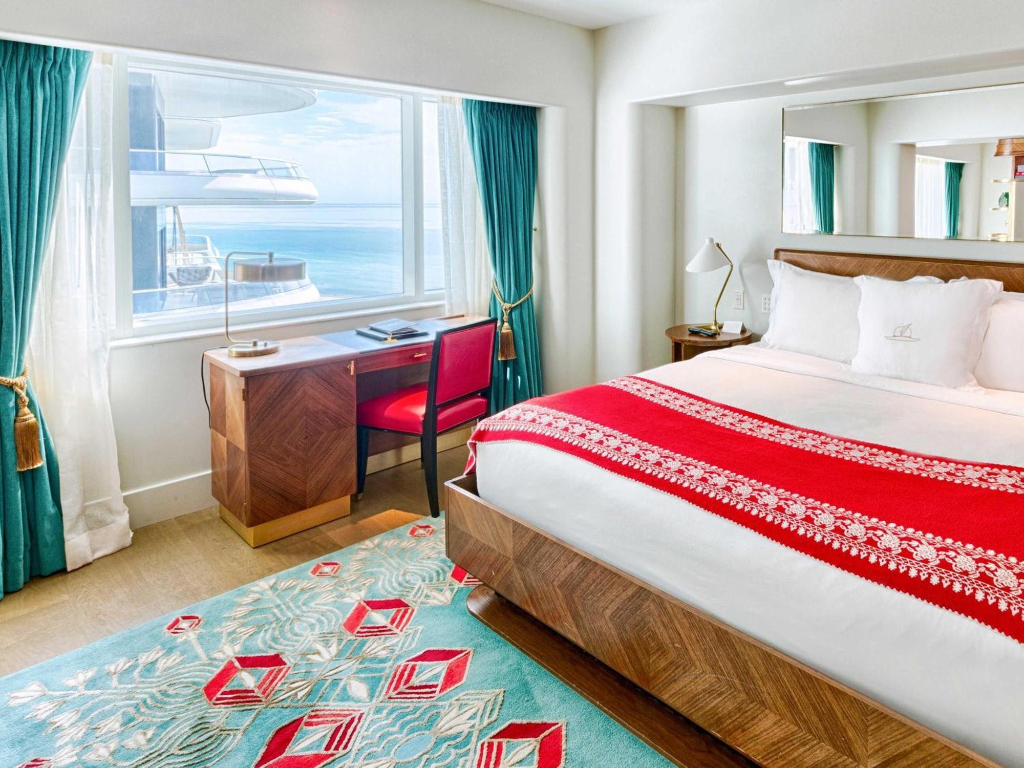 Junior King Suite Partial Ocean View