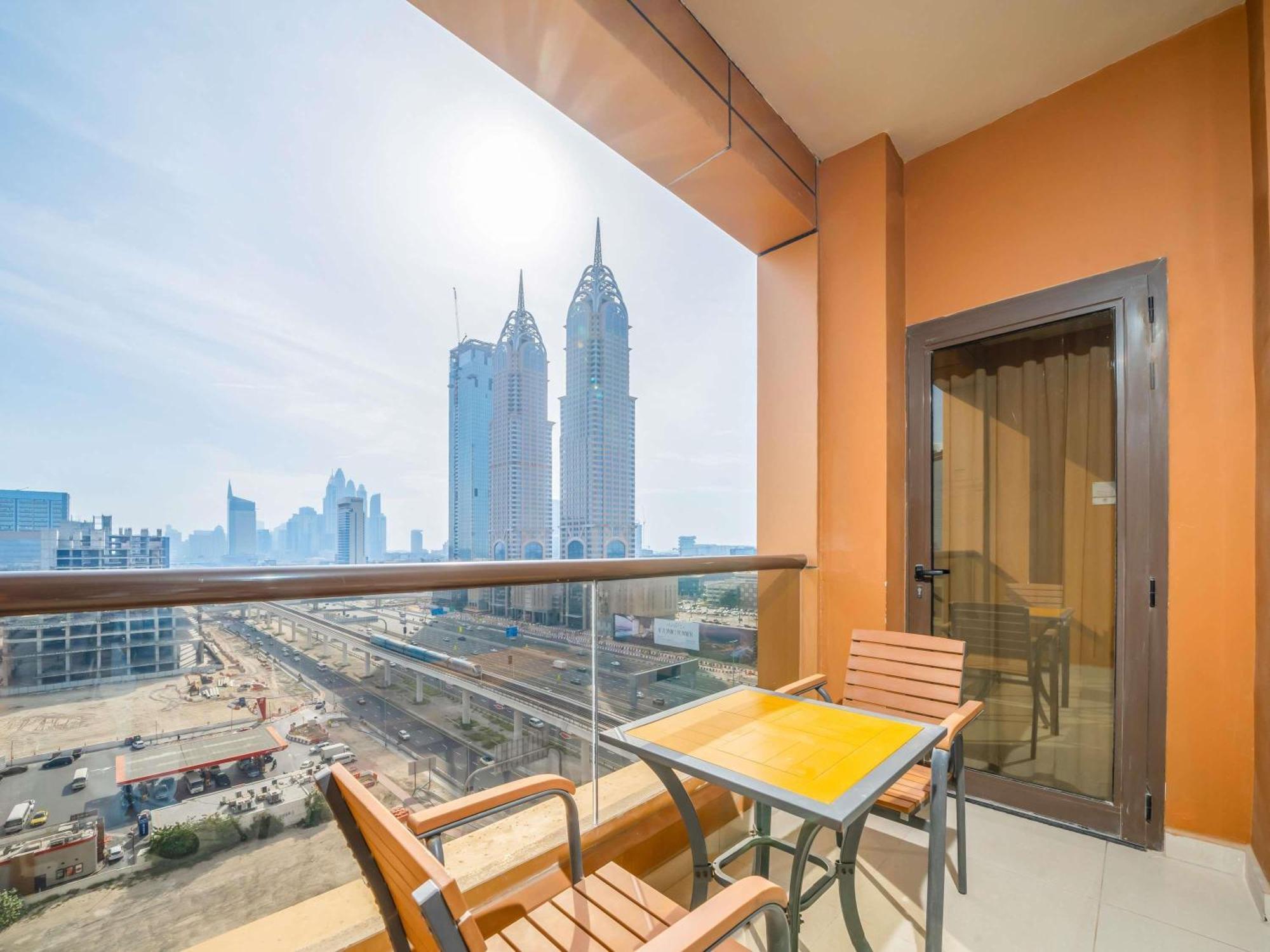 One-Bedroom Apartment Skyline View King OR Twin Next to Metro Station
