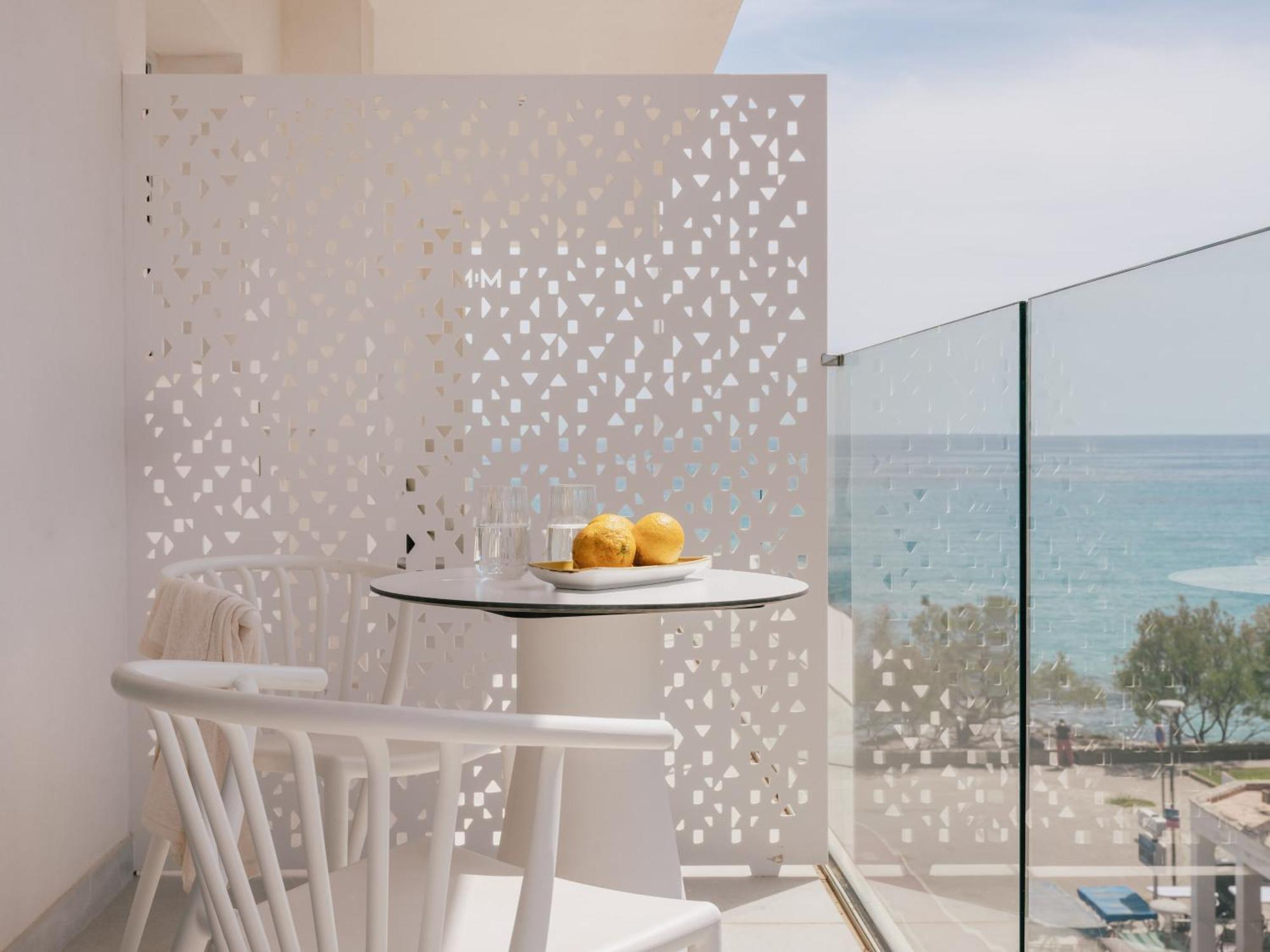 Habitación Deluxe con vistas parciales al mar