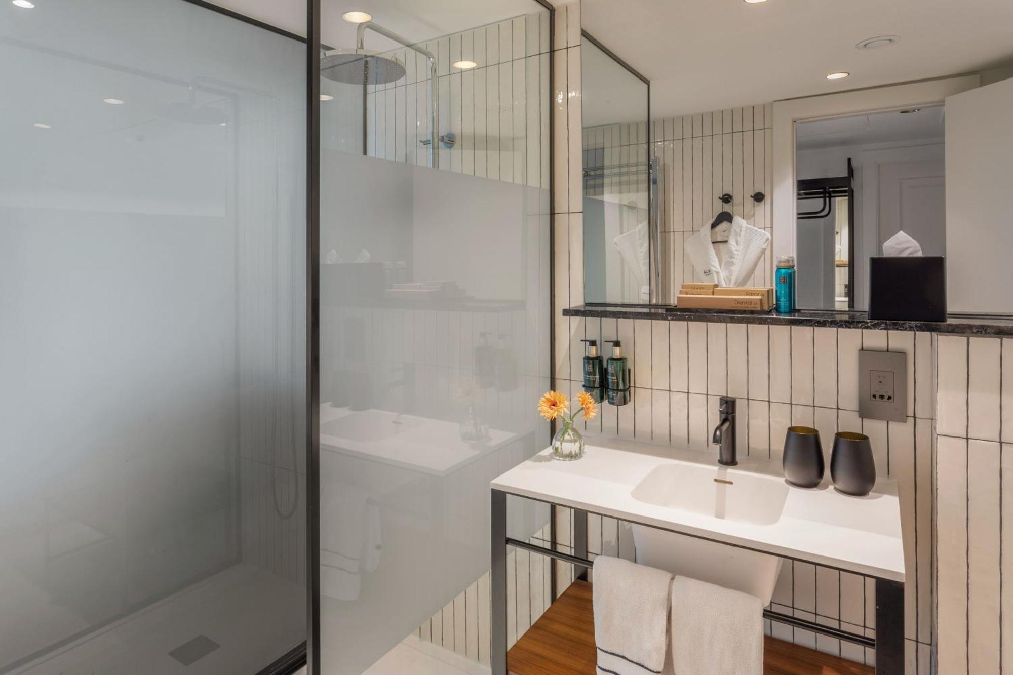 The Level Premium Room Executive Lounge Access