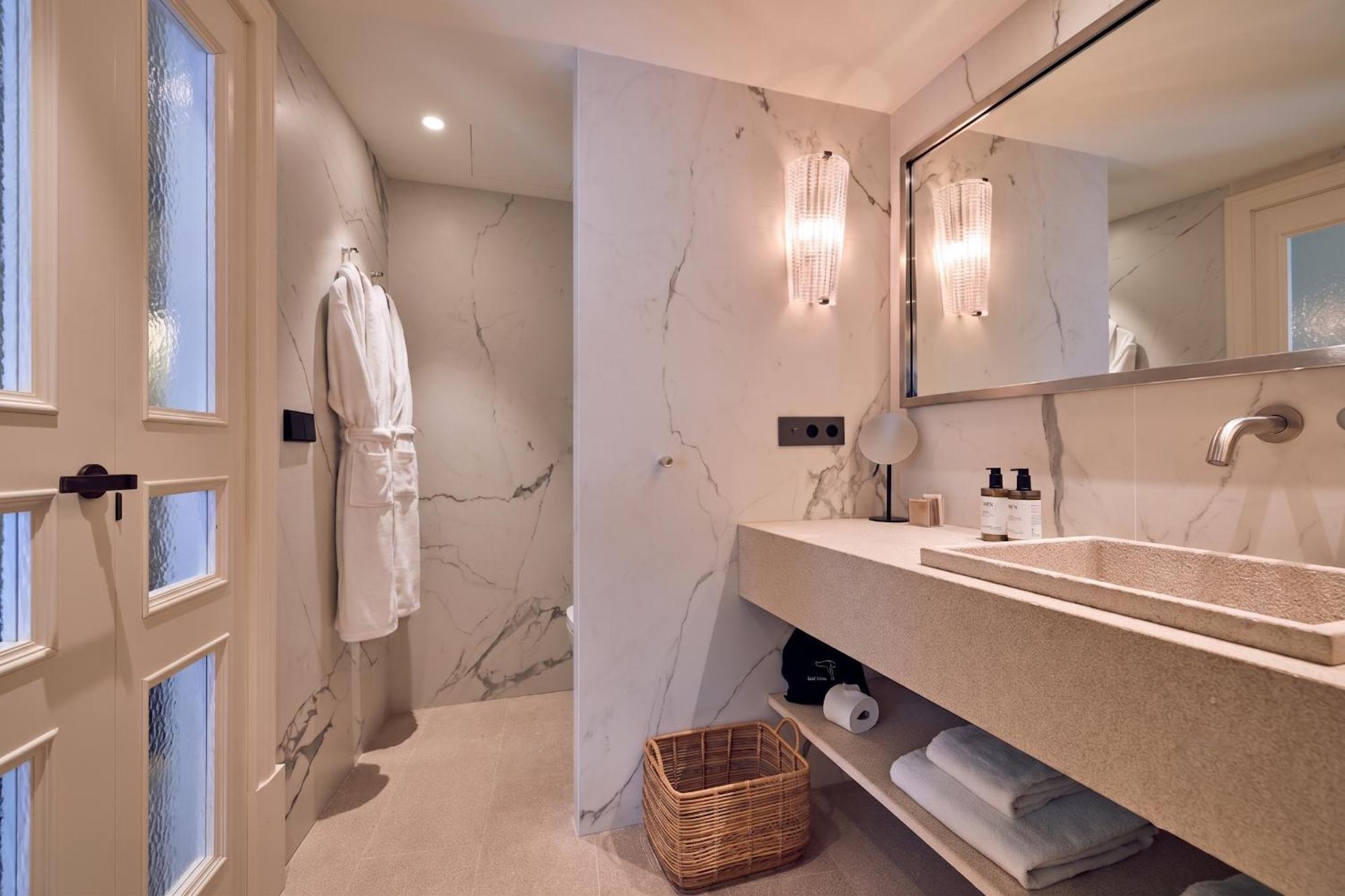 Standard Double Suite