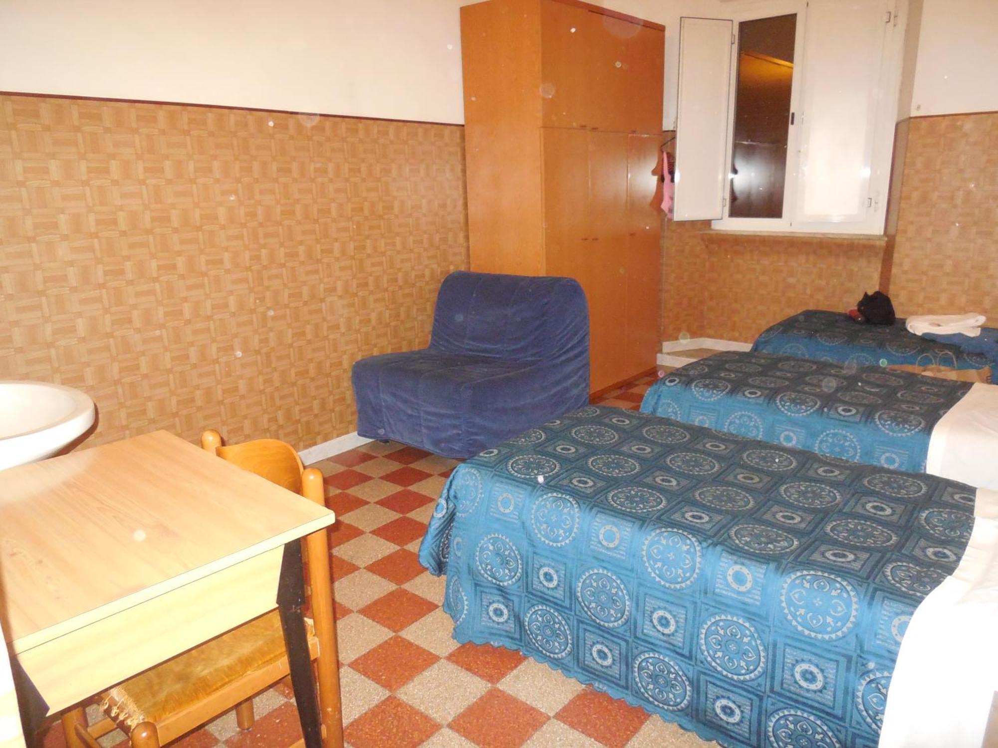 Bed 4-Bed Male Dormitory Room