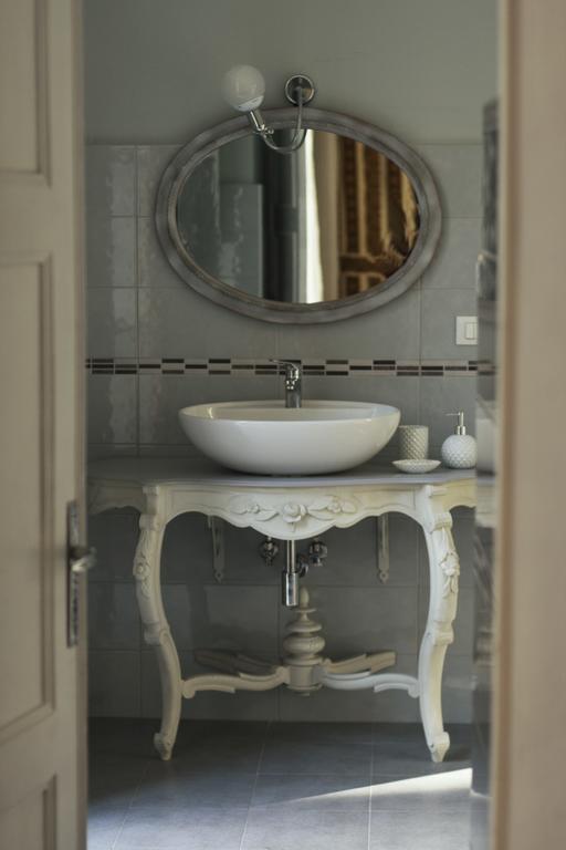 Five-Bedroom Deluxe Apartment