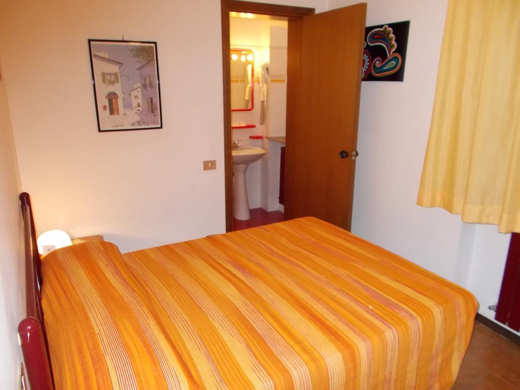 Deluxe Double Room Shower