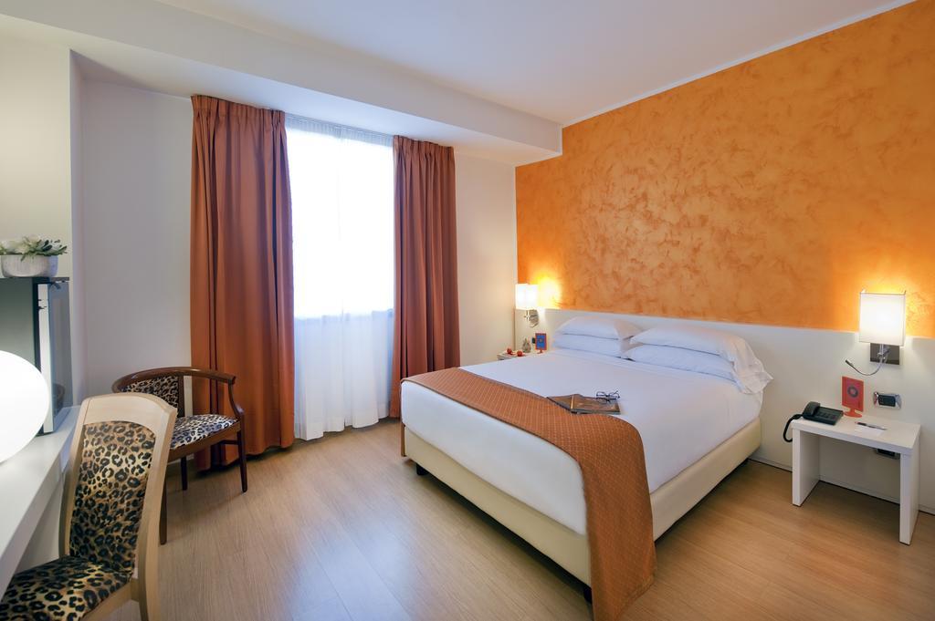 Standard Double Room,702740236:JPEG