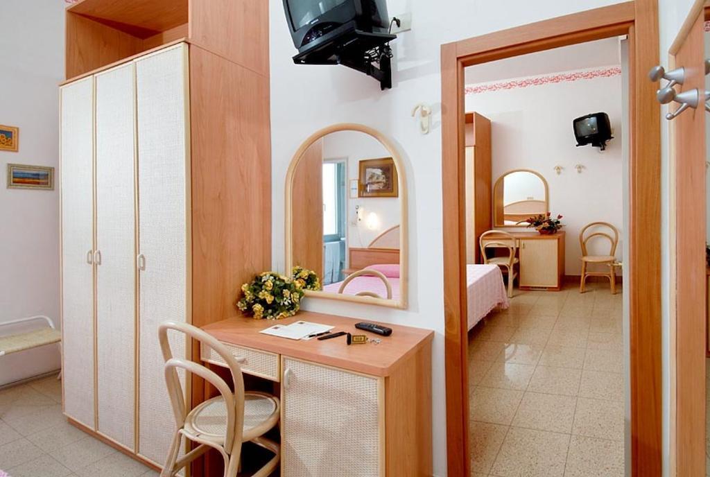 2 Zimmer mit Verbindungstür und seitlichem Meerblick