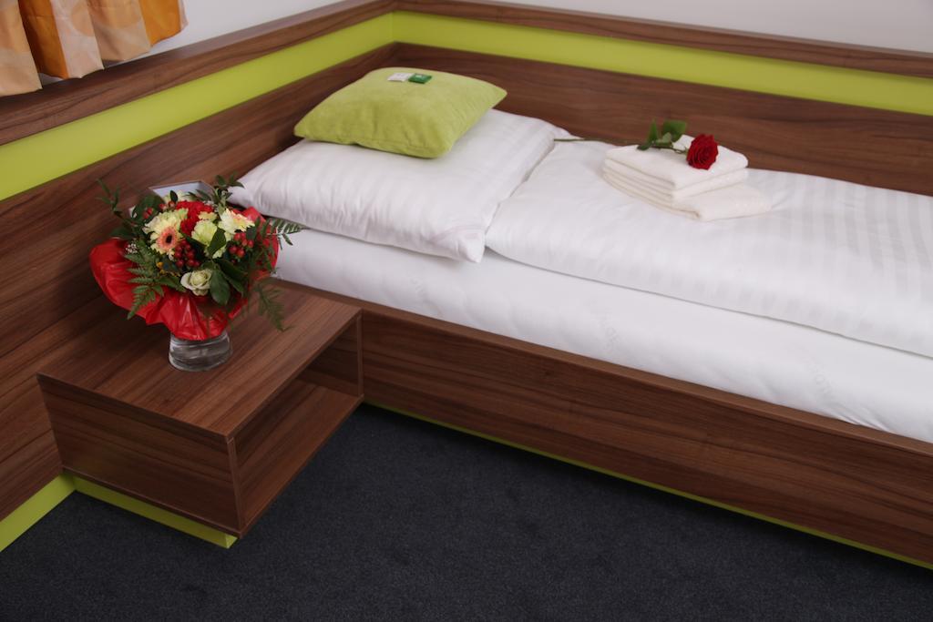 Single Room,235714429:JPEG