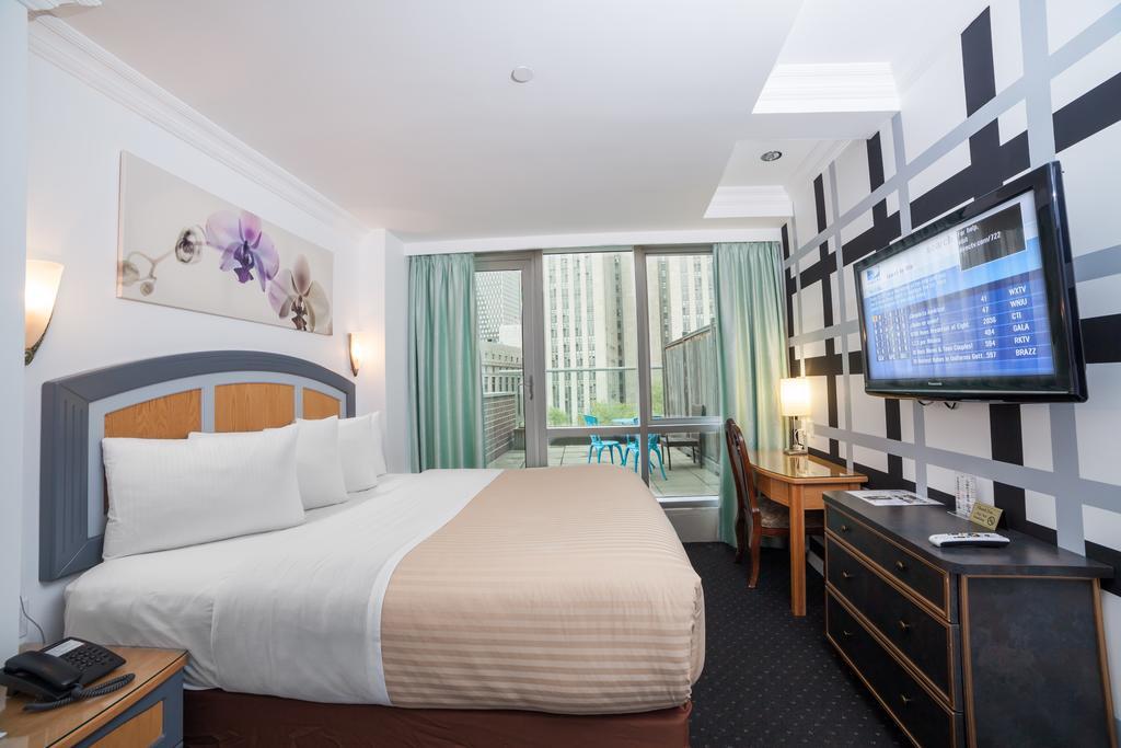 Habitación doble deluxe con cama grande y balcón
