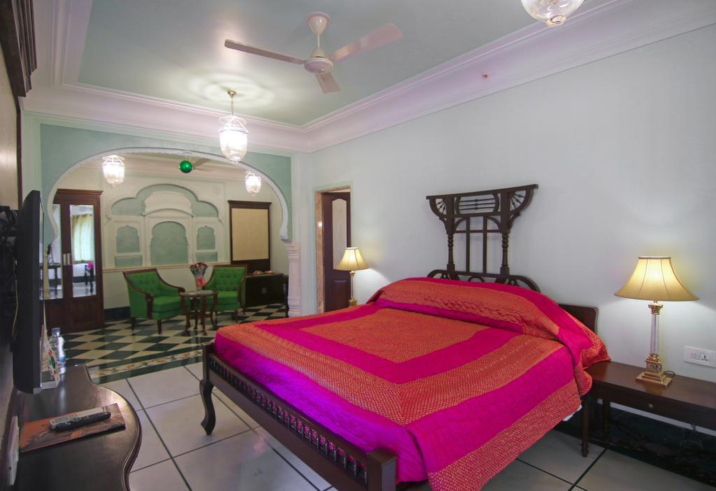 Suite: 20% off on session of Spa, 10% off on food & beverage services, 15 % off On Laundry,264402317:JPEG