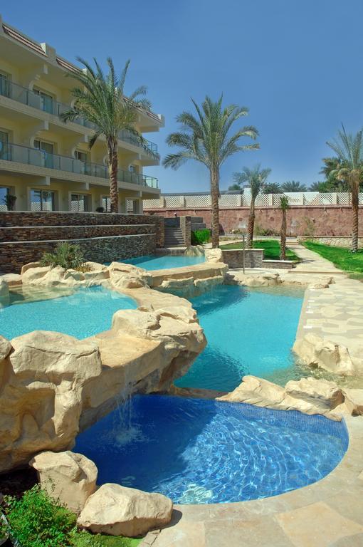 Swim-Up Room,377352661:JPEG