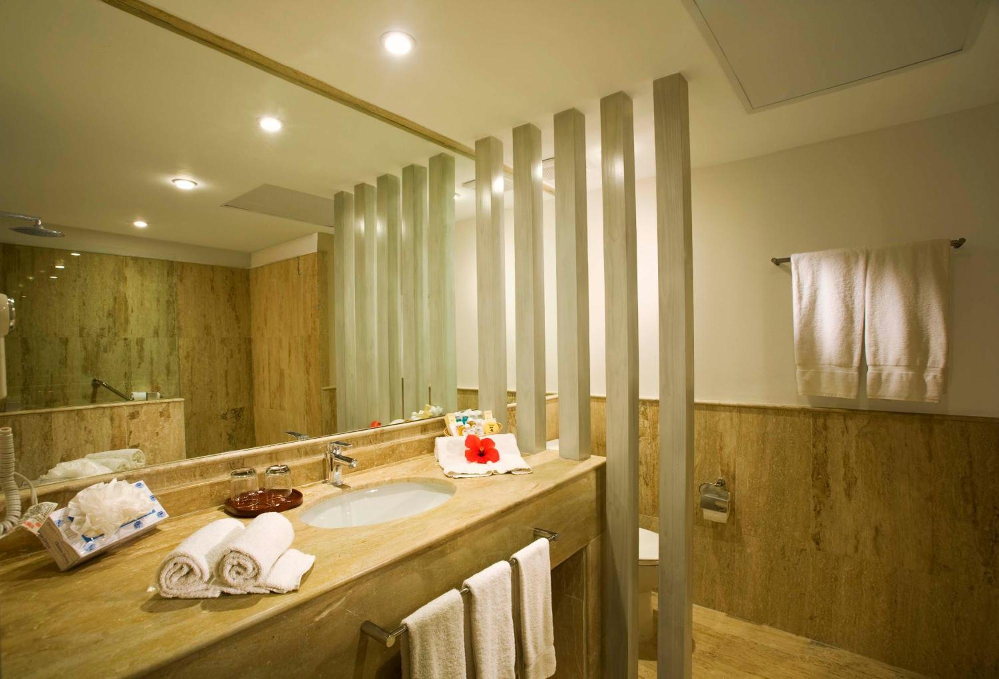 Quarto Duplo Superior com 2 Camas de Casal e Vista do Jardim