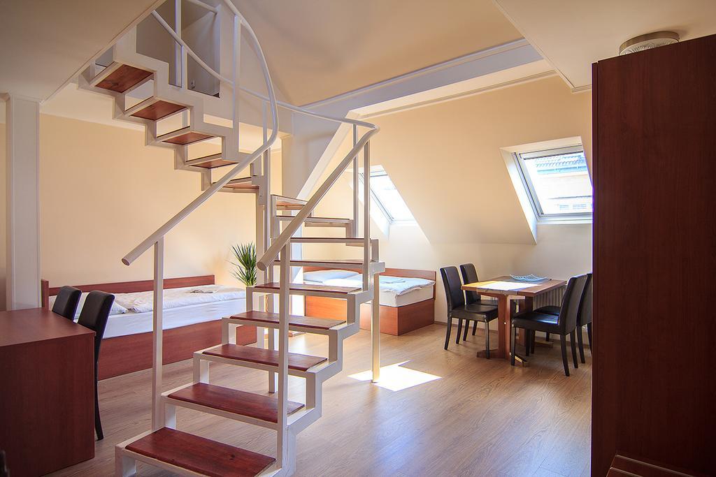Standard Suite,324274971:JPEG