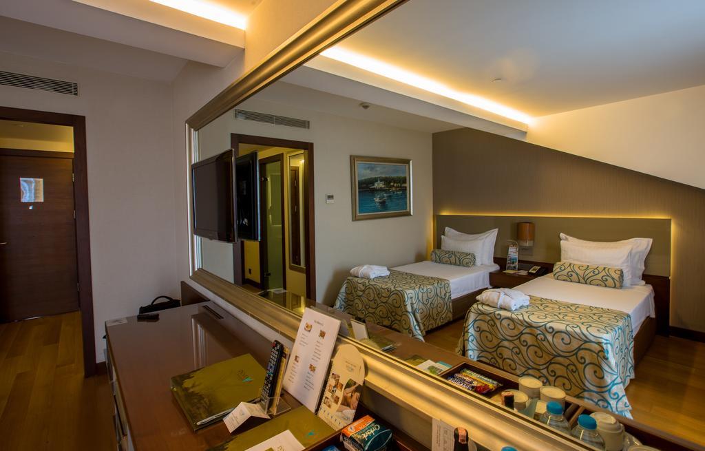 Doppelzimmer mit Balkon und Meerblick